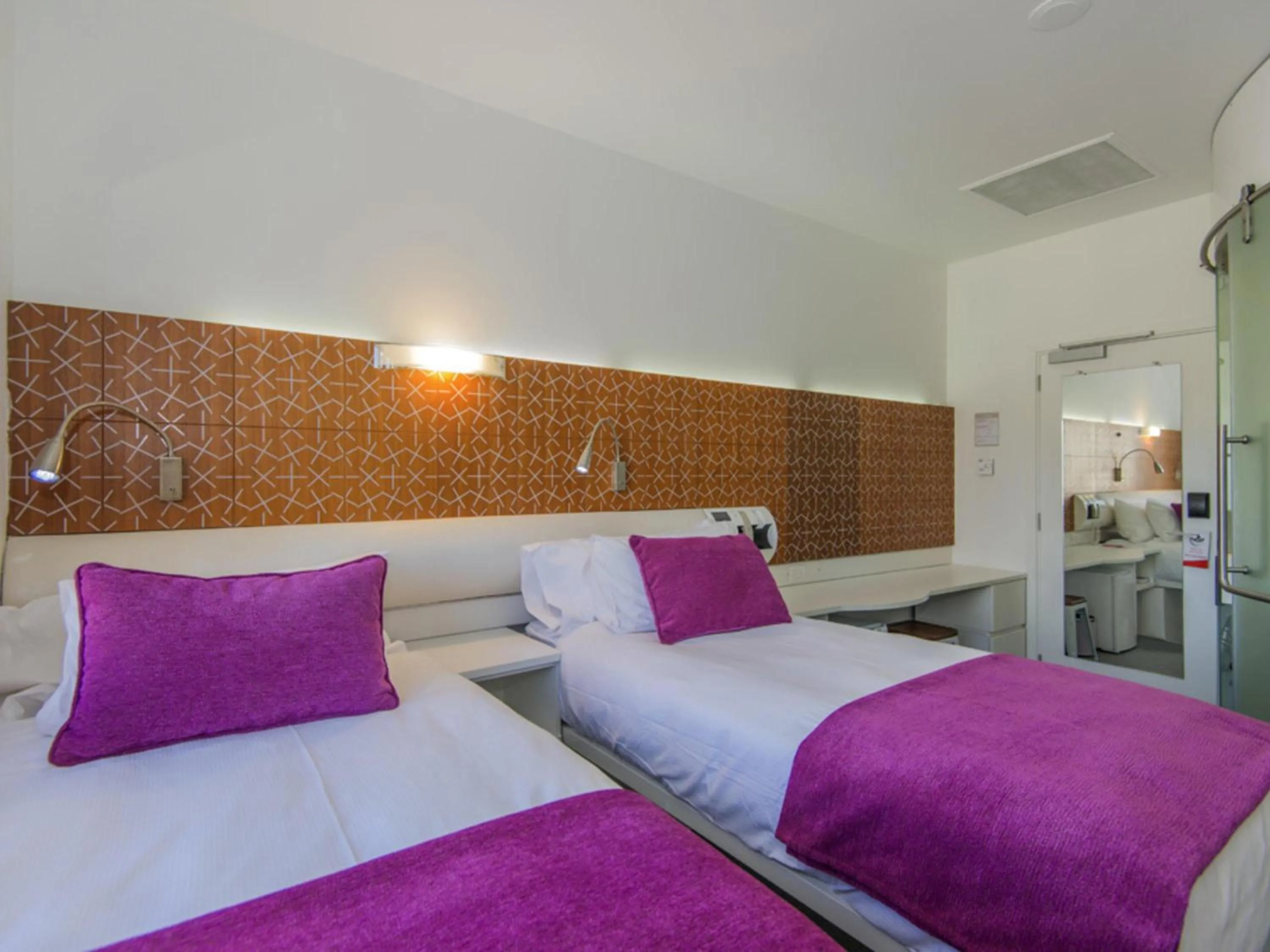 Standard Twin Room in BreakFree on Cashel, an Accor Hotel