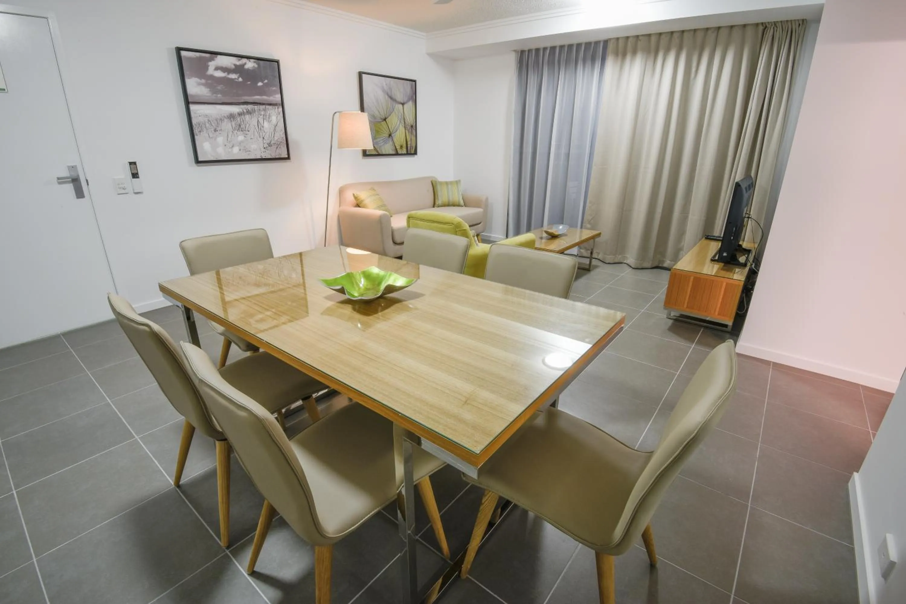 Dining area in Pacific Sands Apartments Mackay