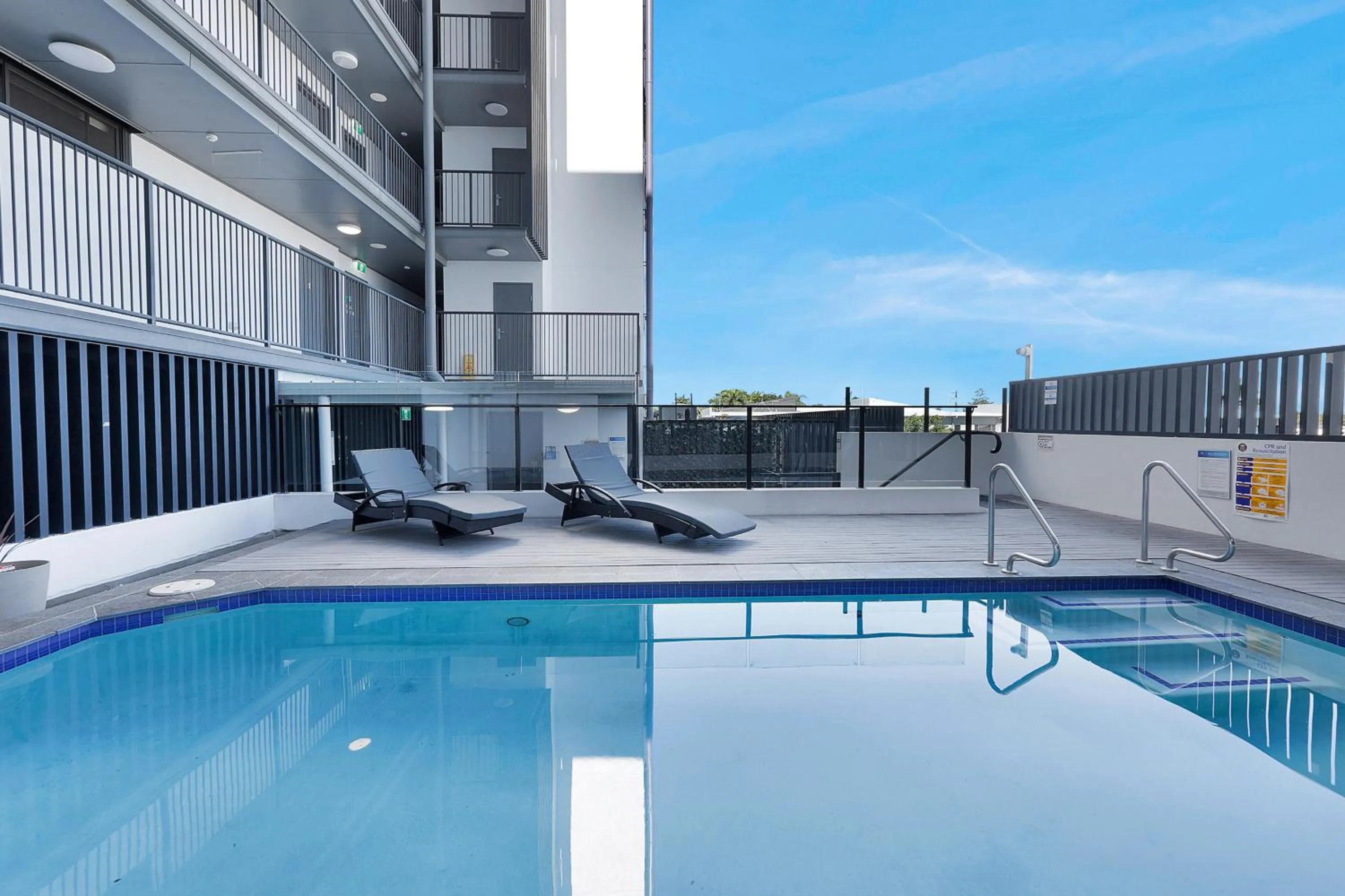 Swimming pool in Pacific Sands Apartments Mackay