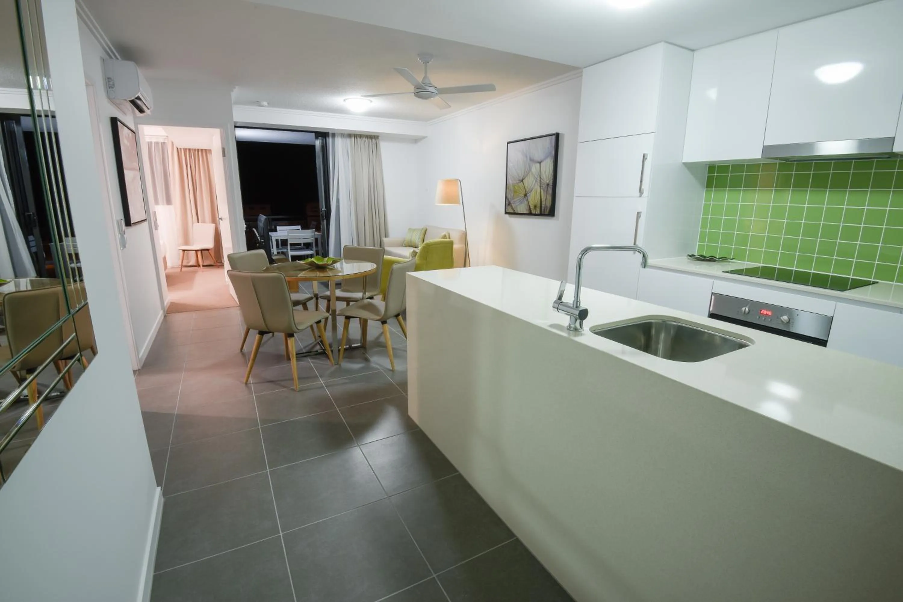 Kitchen or kitchenette in Pacific Sands Apartments Mackay
