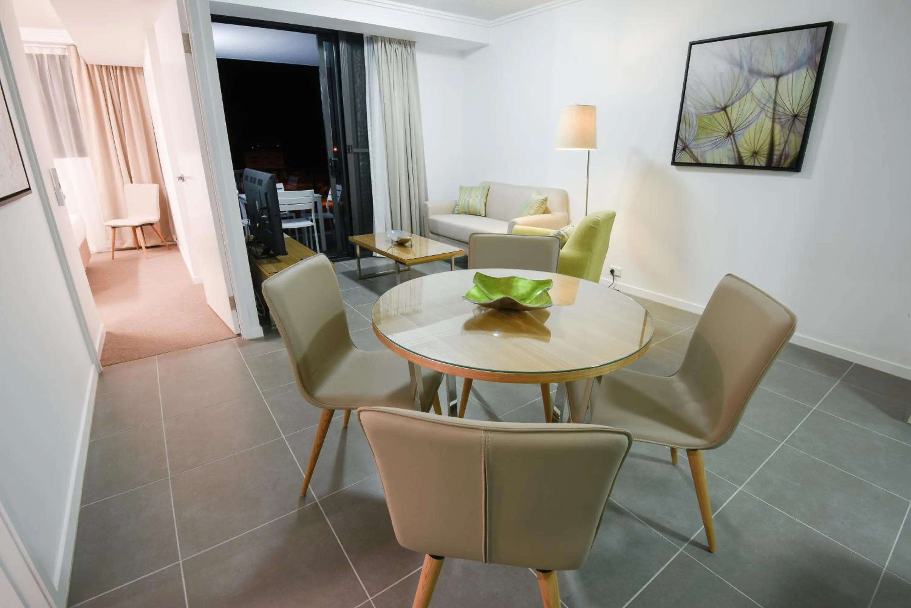 Dining area in Pacific Sands Apartments Mackay