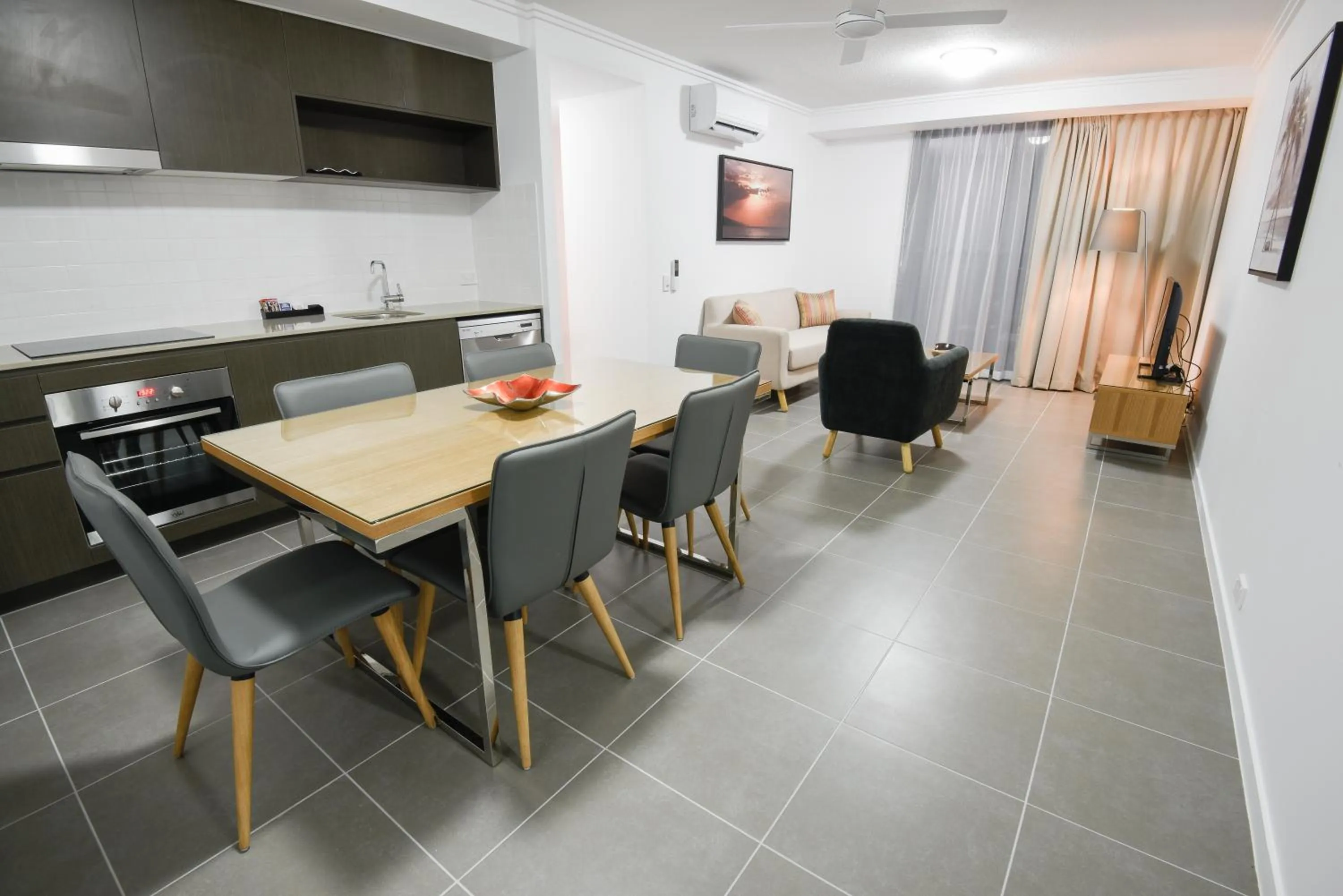 Dining area in Pacific Sands Apartments Mackay