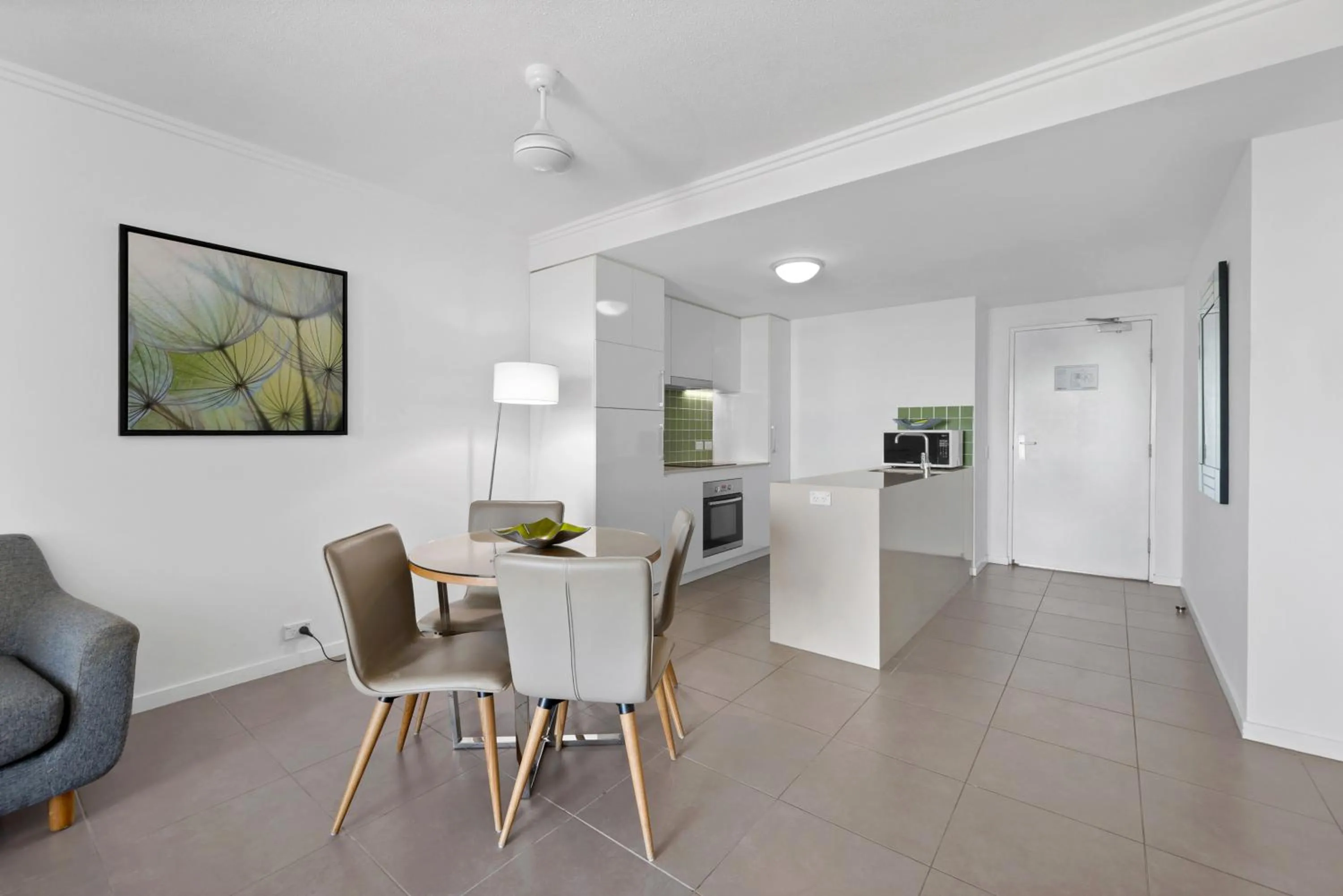 Dining area in Pacific Sands Apartments Mackay