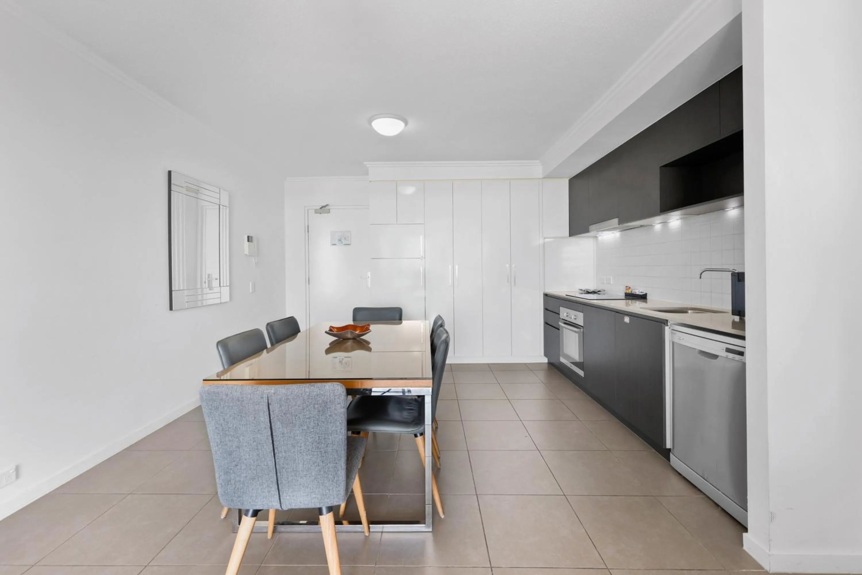 Dining area in Pacific Sands Apartments Mackay