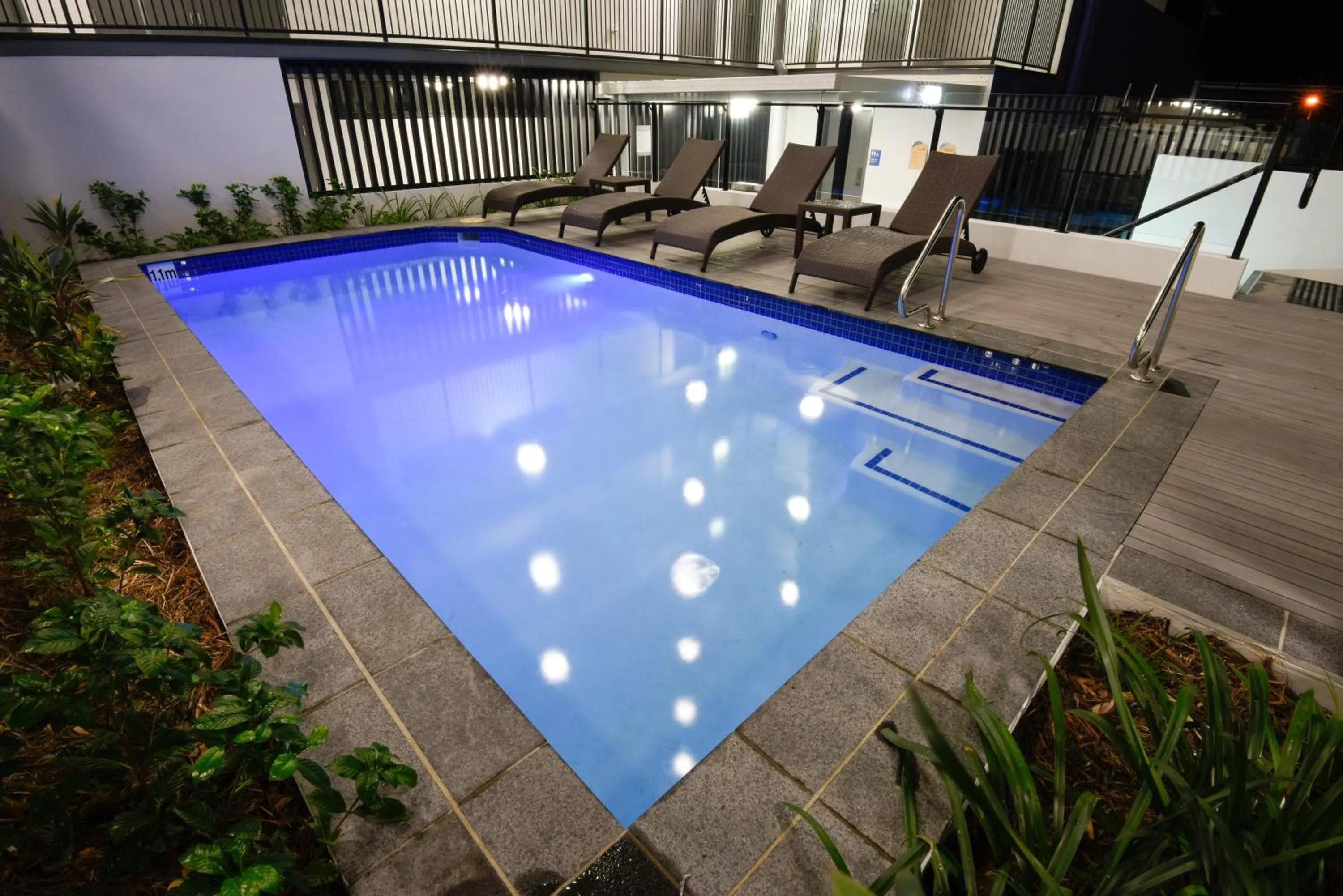 Swimming pool in Pacific Sands Apartments Mackay