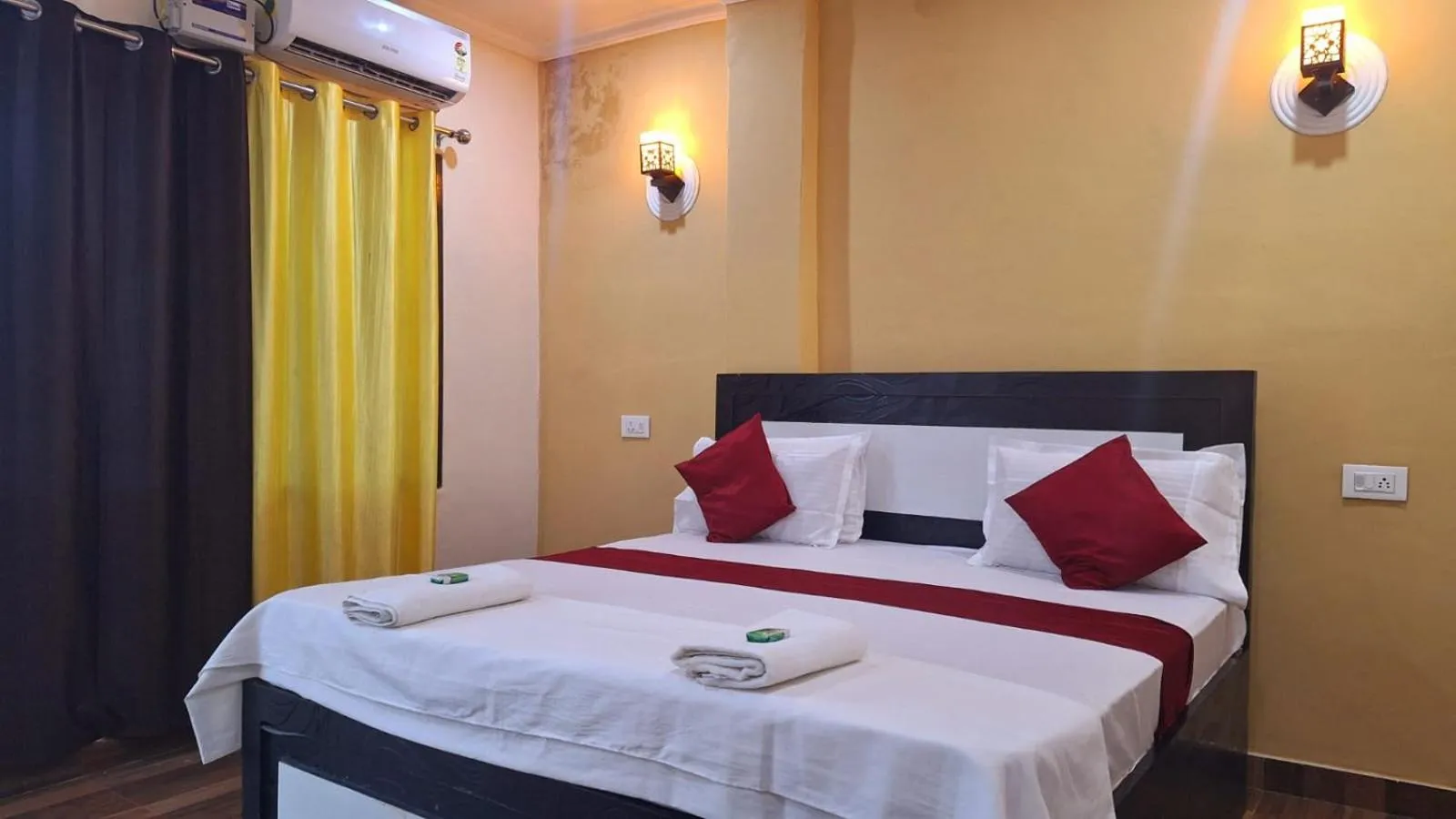 Bed in Mohit Paying Guest House