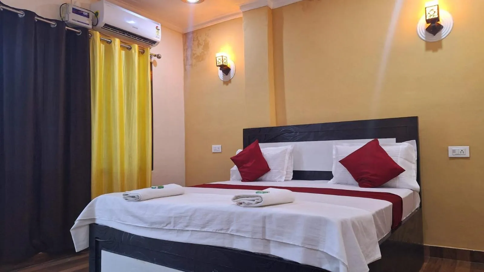 Bed in Mohit Paying Guest House