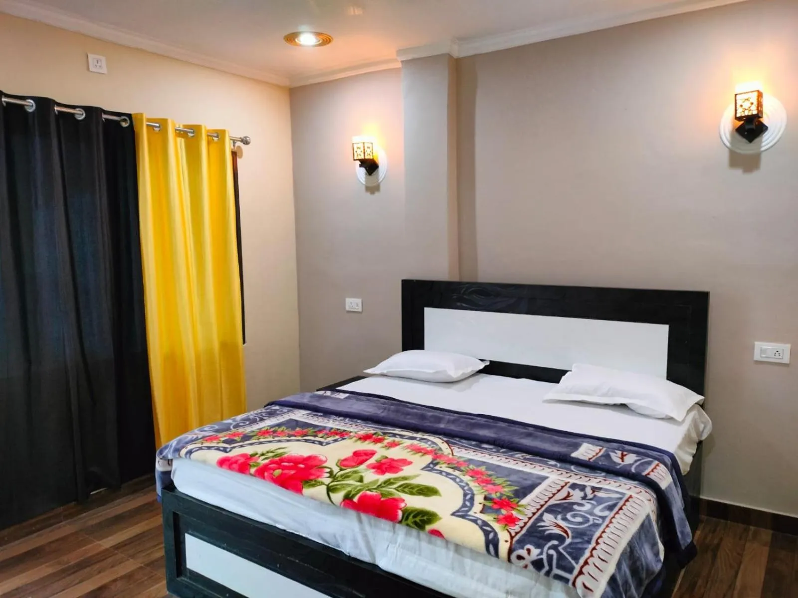Bed in Mohit Paying Guest House