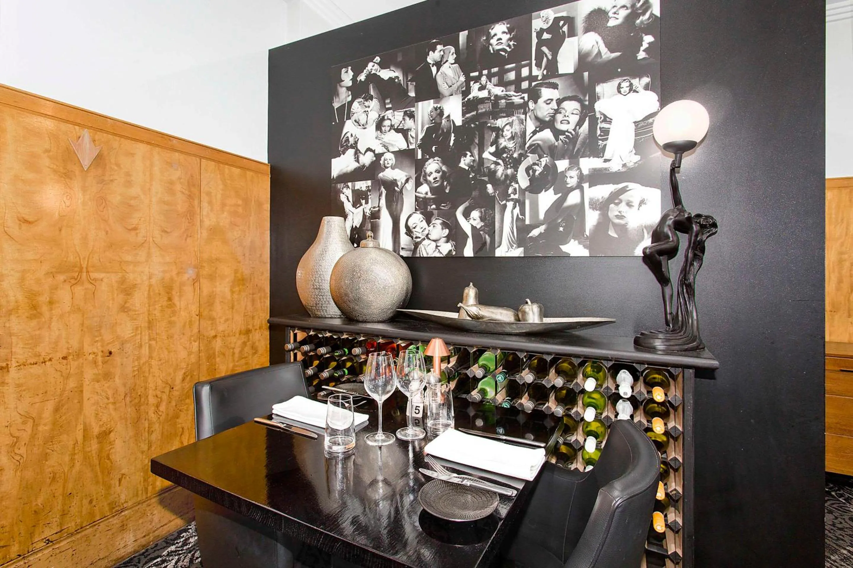 Restaurant/places to eat in CH Boutique Hotel & Apartments, an Ascend Collection Hotel