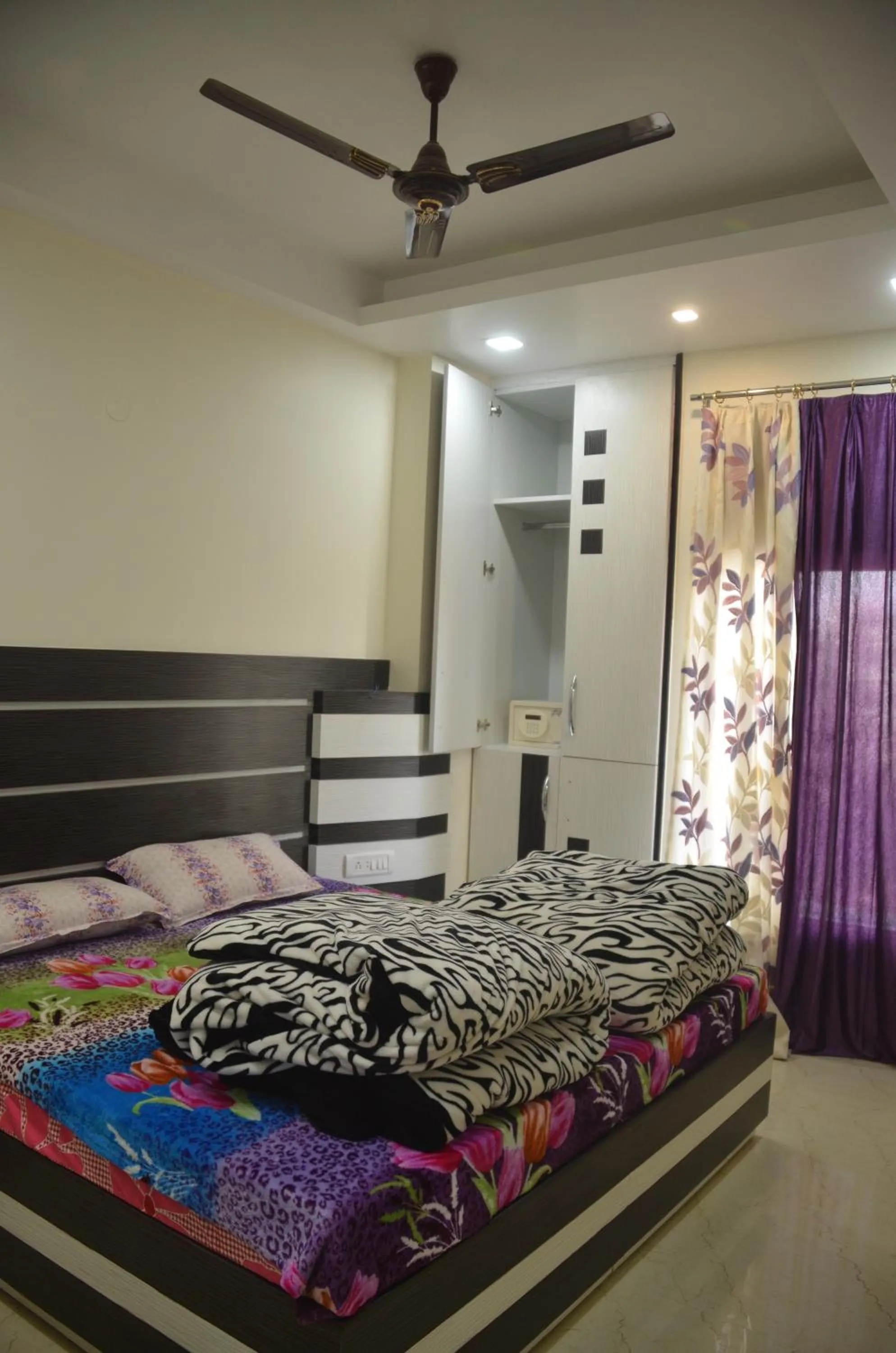 Bed in Goel Residency