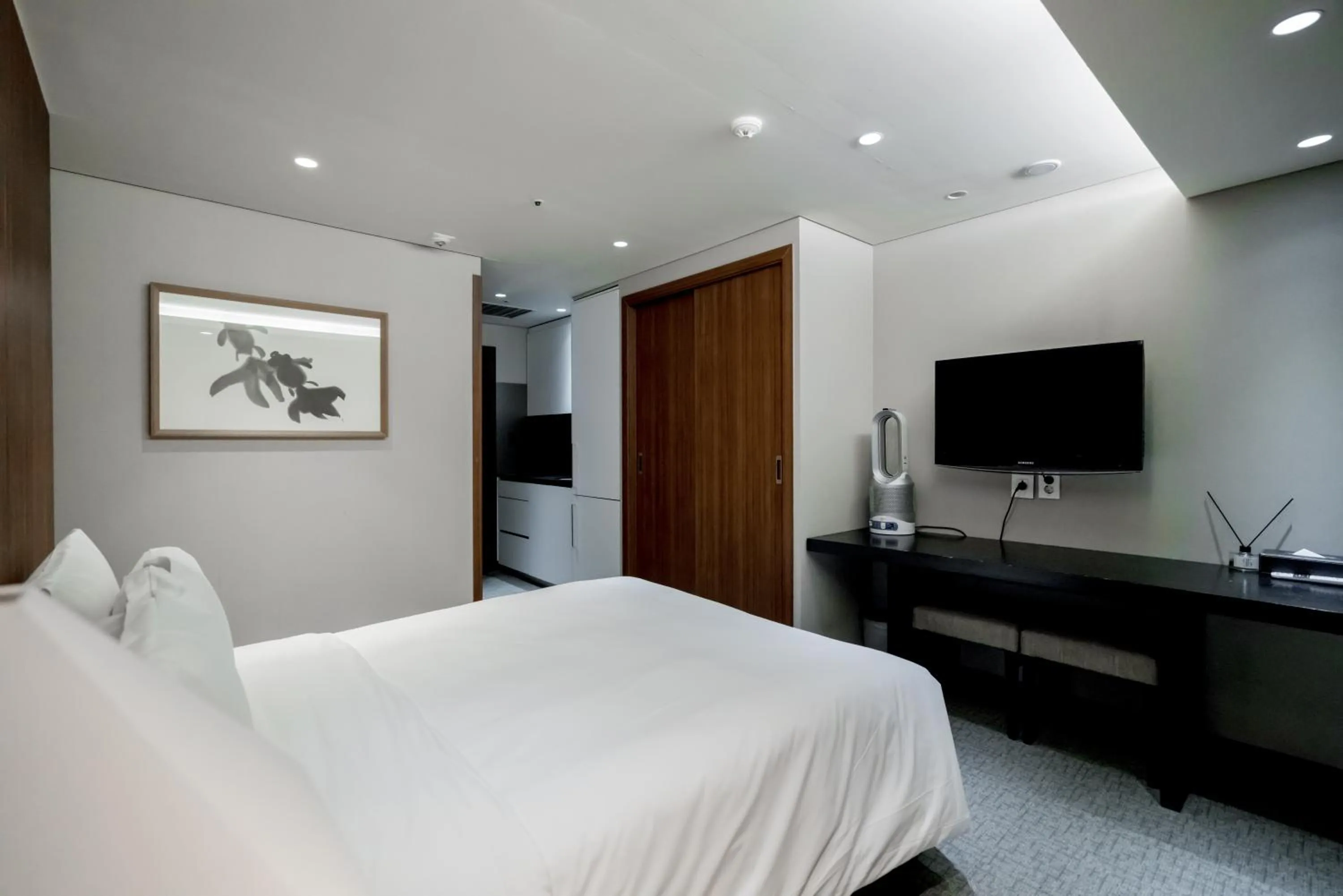 Bed in Oriens Hotel & Residences Myeongdong