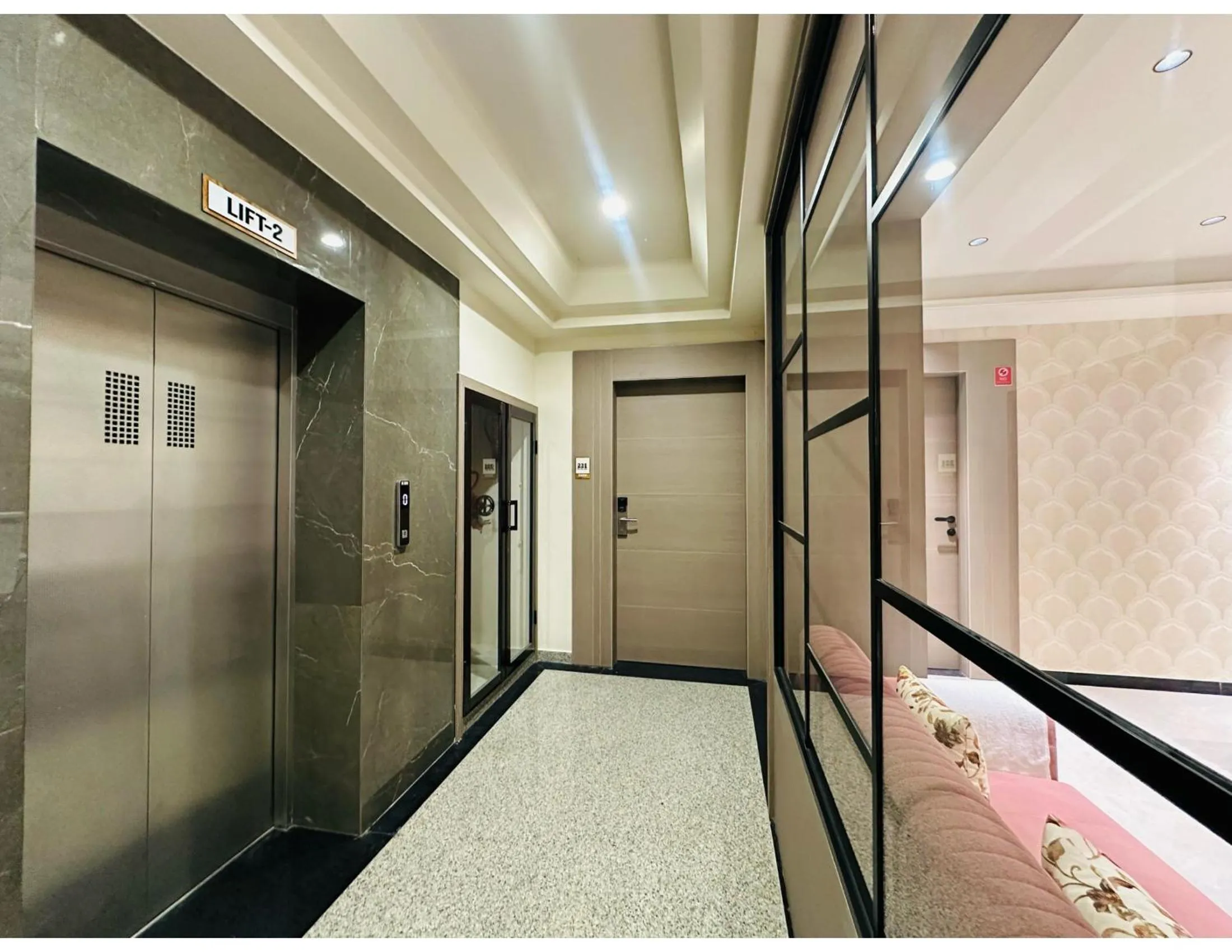elevator in Hotel shree ji inn