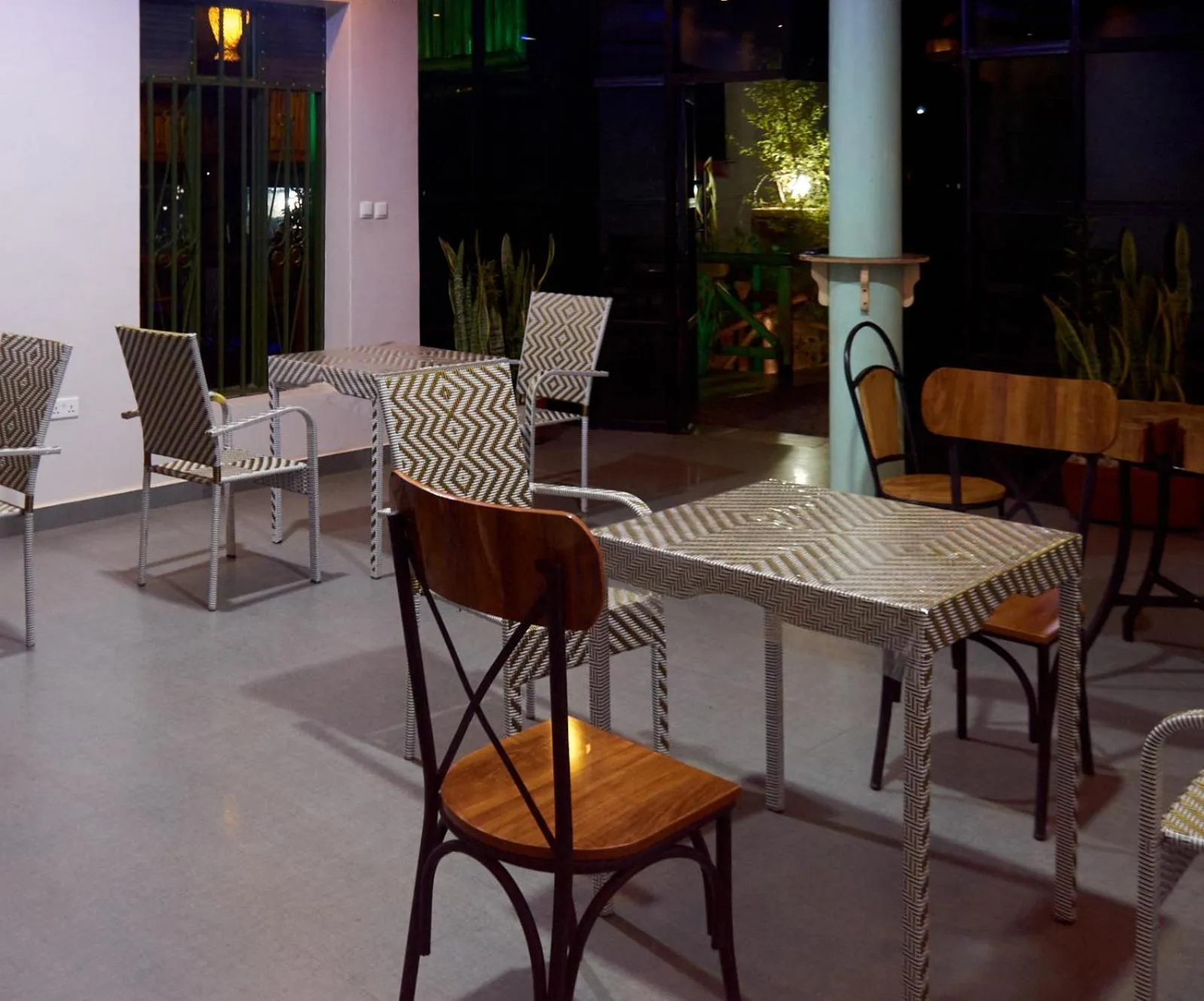 Restaurant/places to eat in Umugano Villa