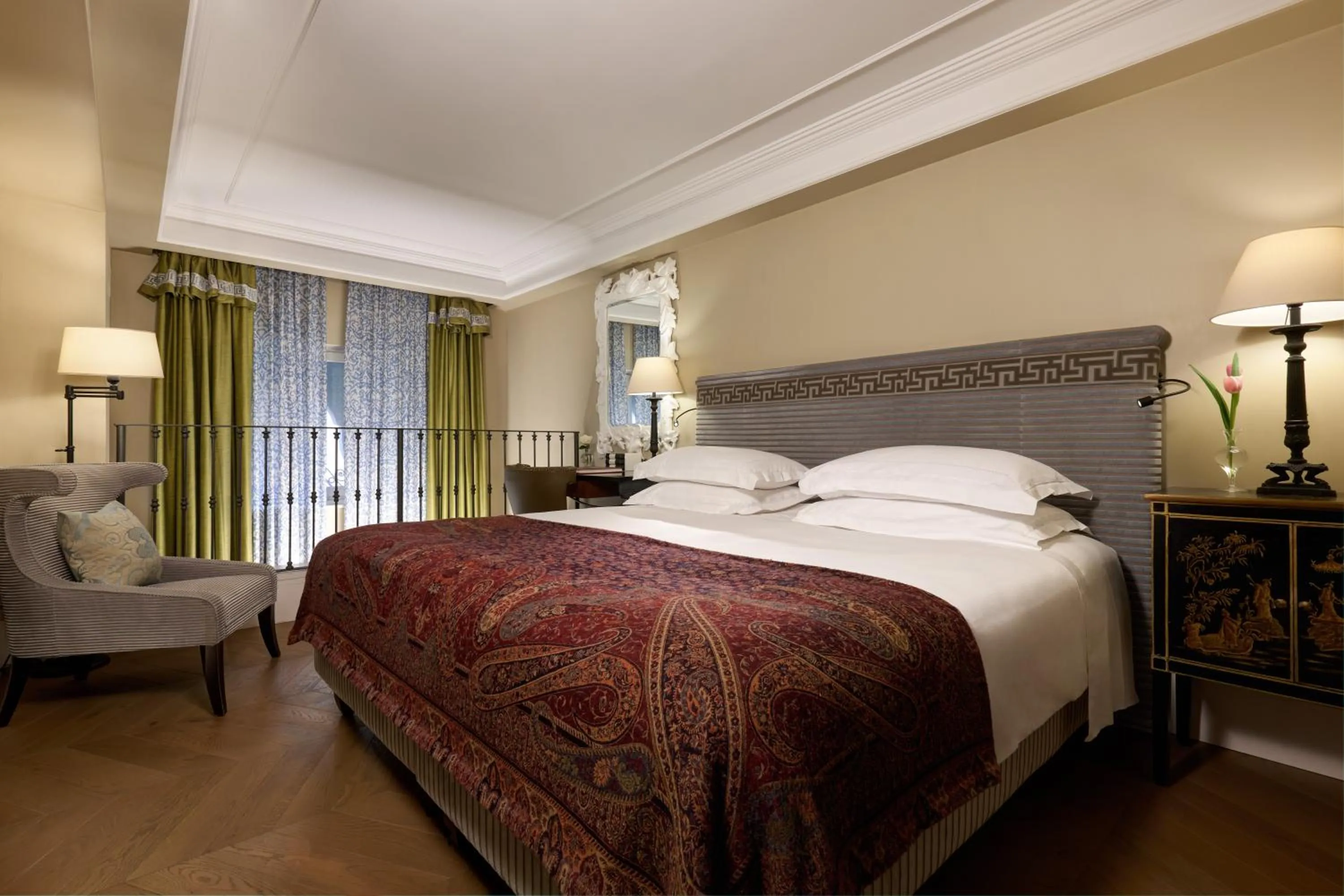 Bed in Rocco Forte Hotel De La Ville