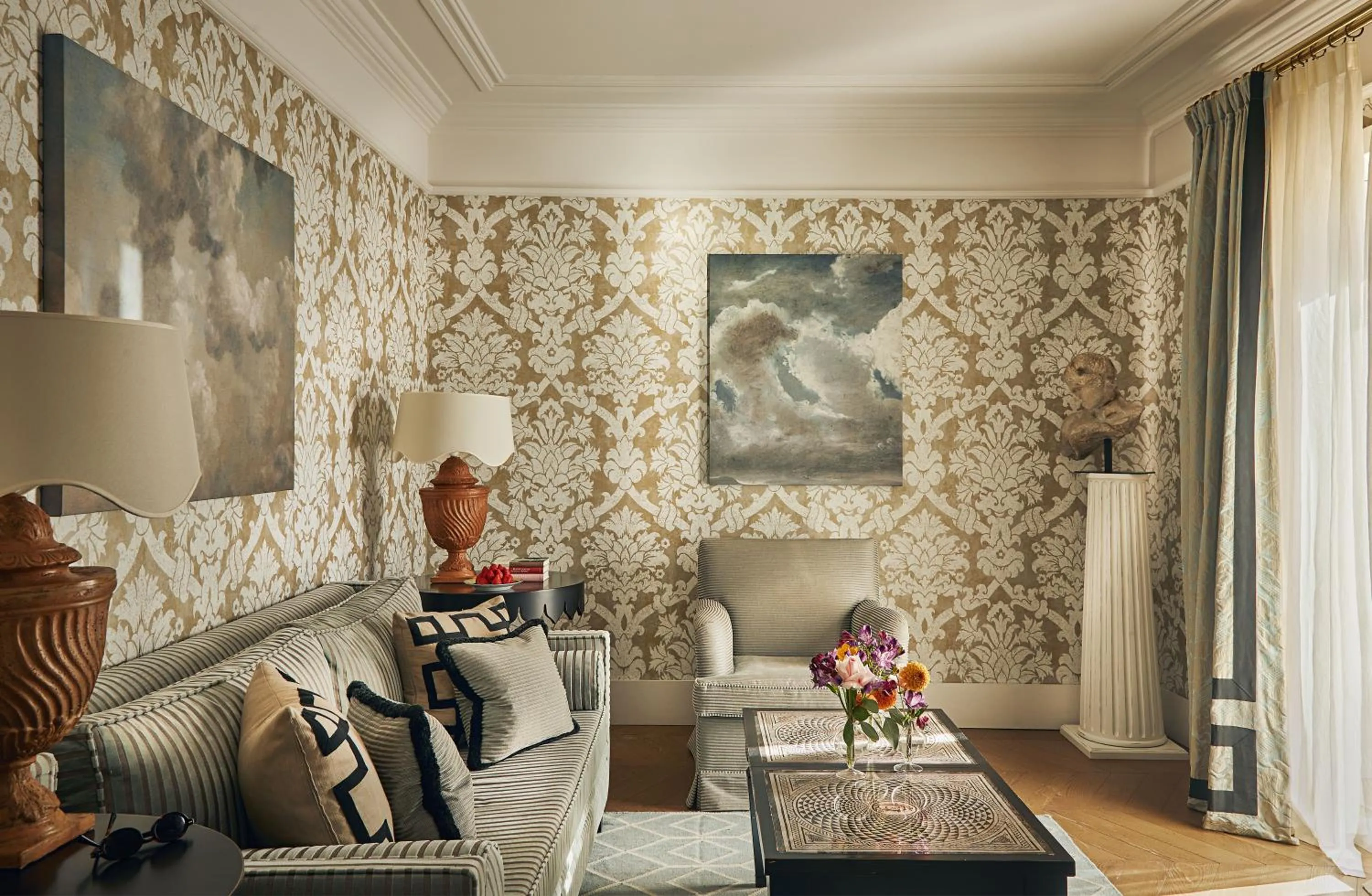 Living room in Rocco Forte Hotel De La Ville