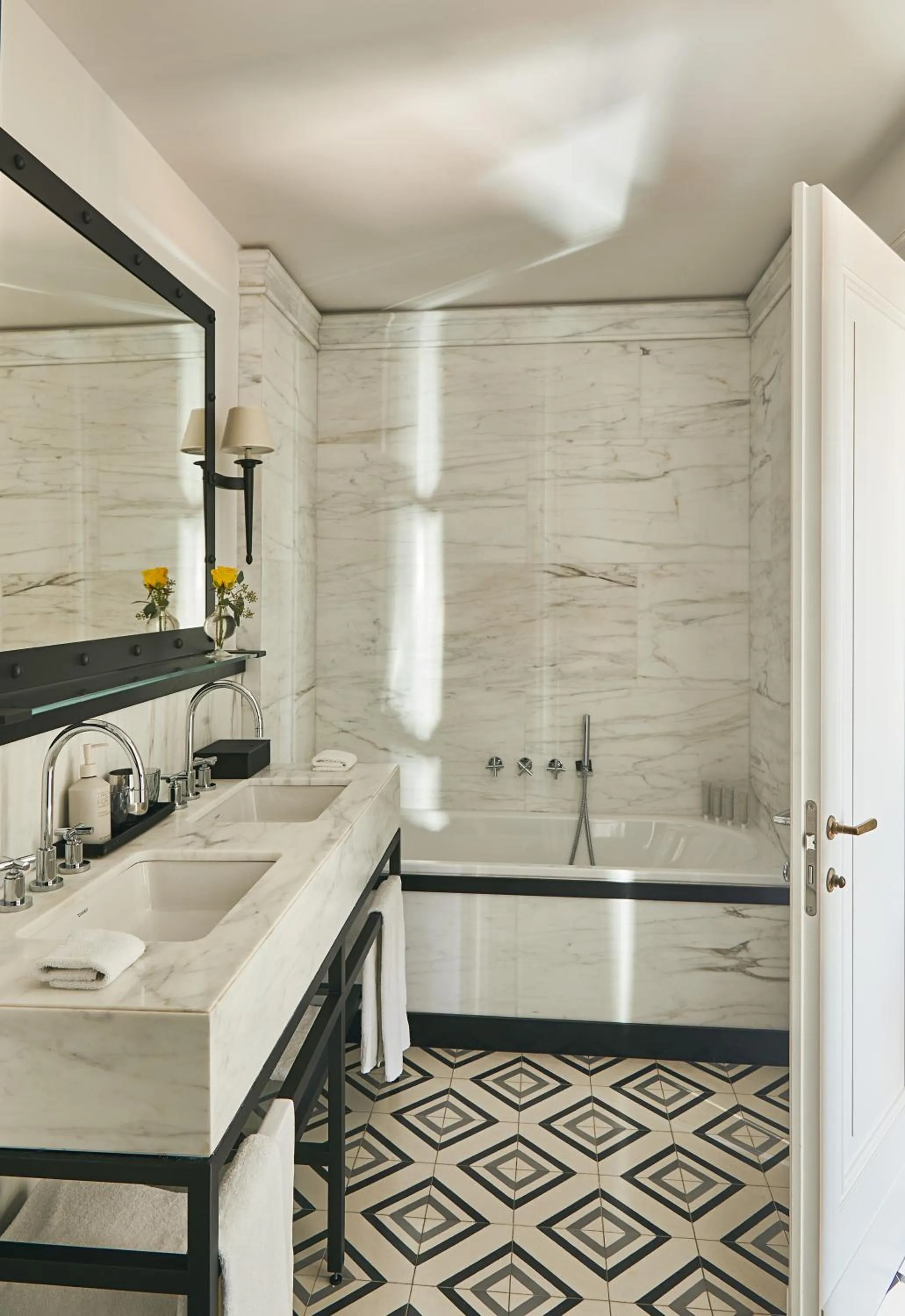 Bathroom in Rocco Forte Hotel De La Ville