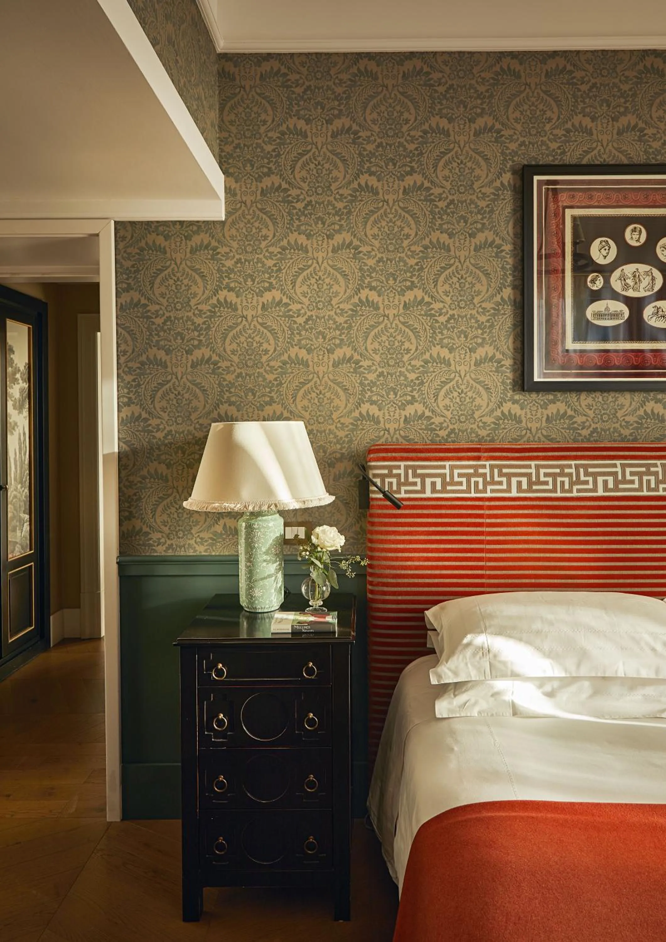 Bed in Rocco Forte Hotel De La Ville