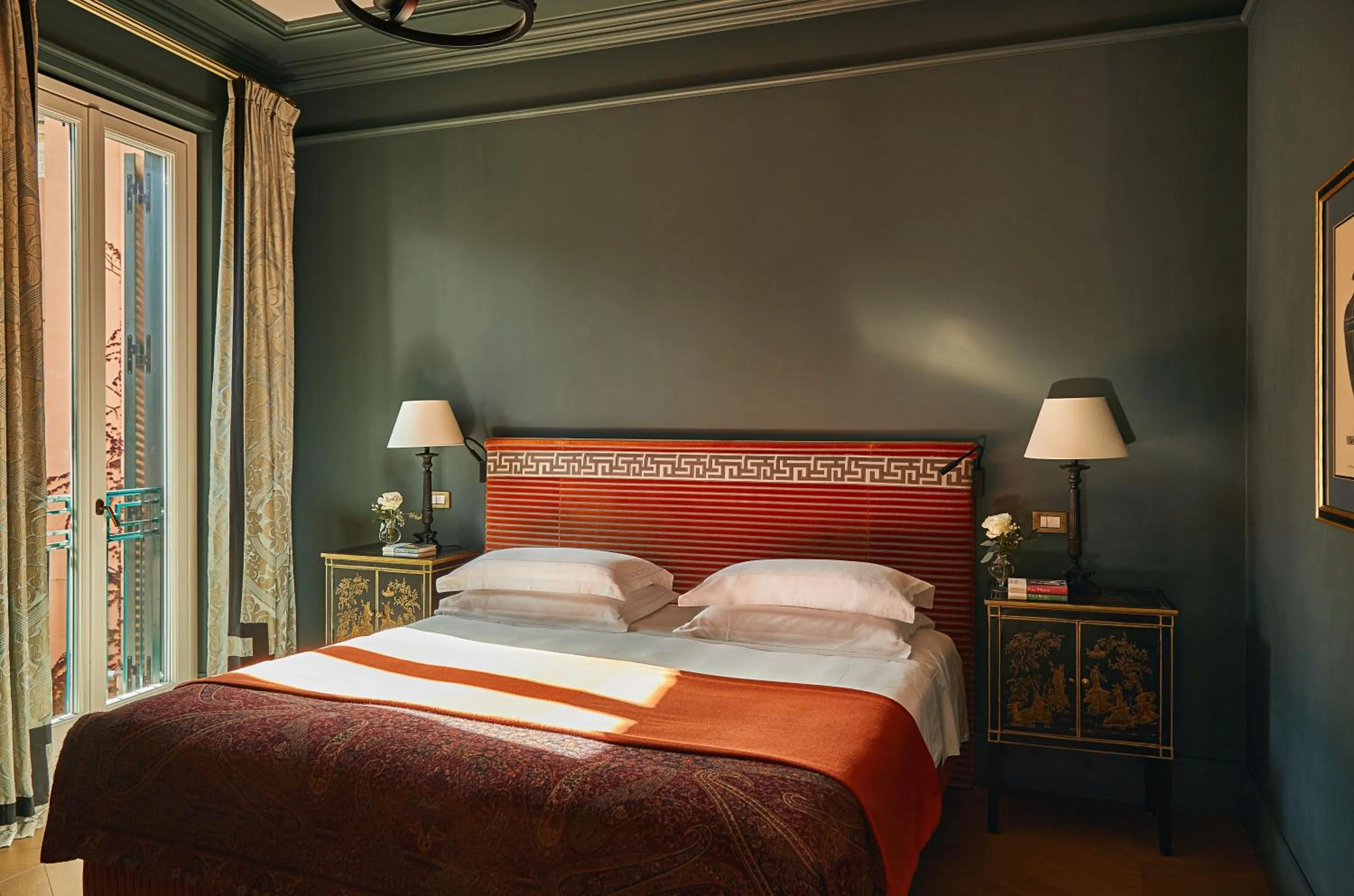 Bed in Rocco Forte Hotel De La Ville