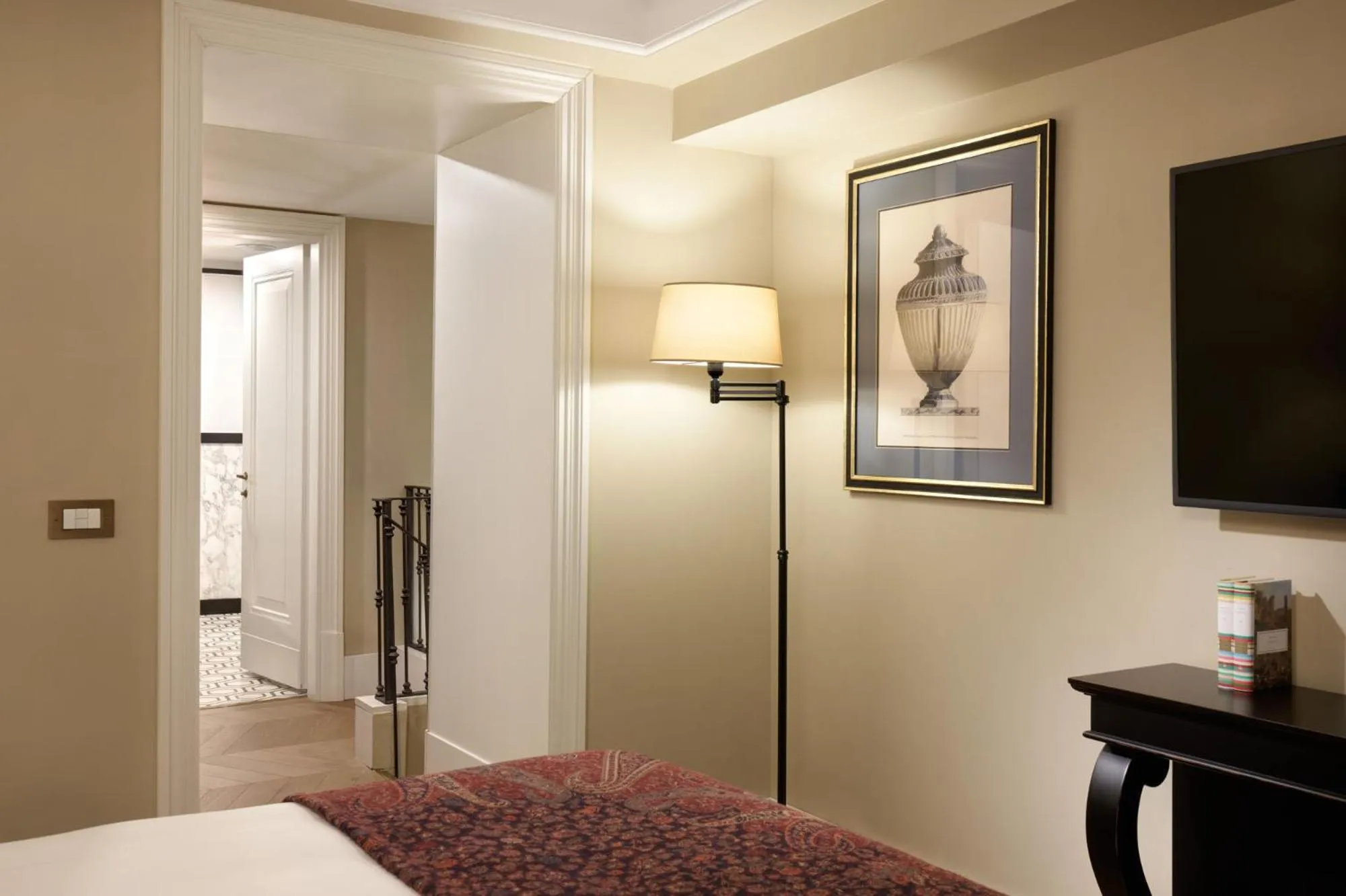 Bed in Rocco Forte Hotel De La Ville