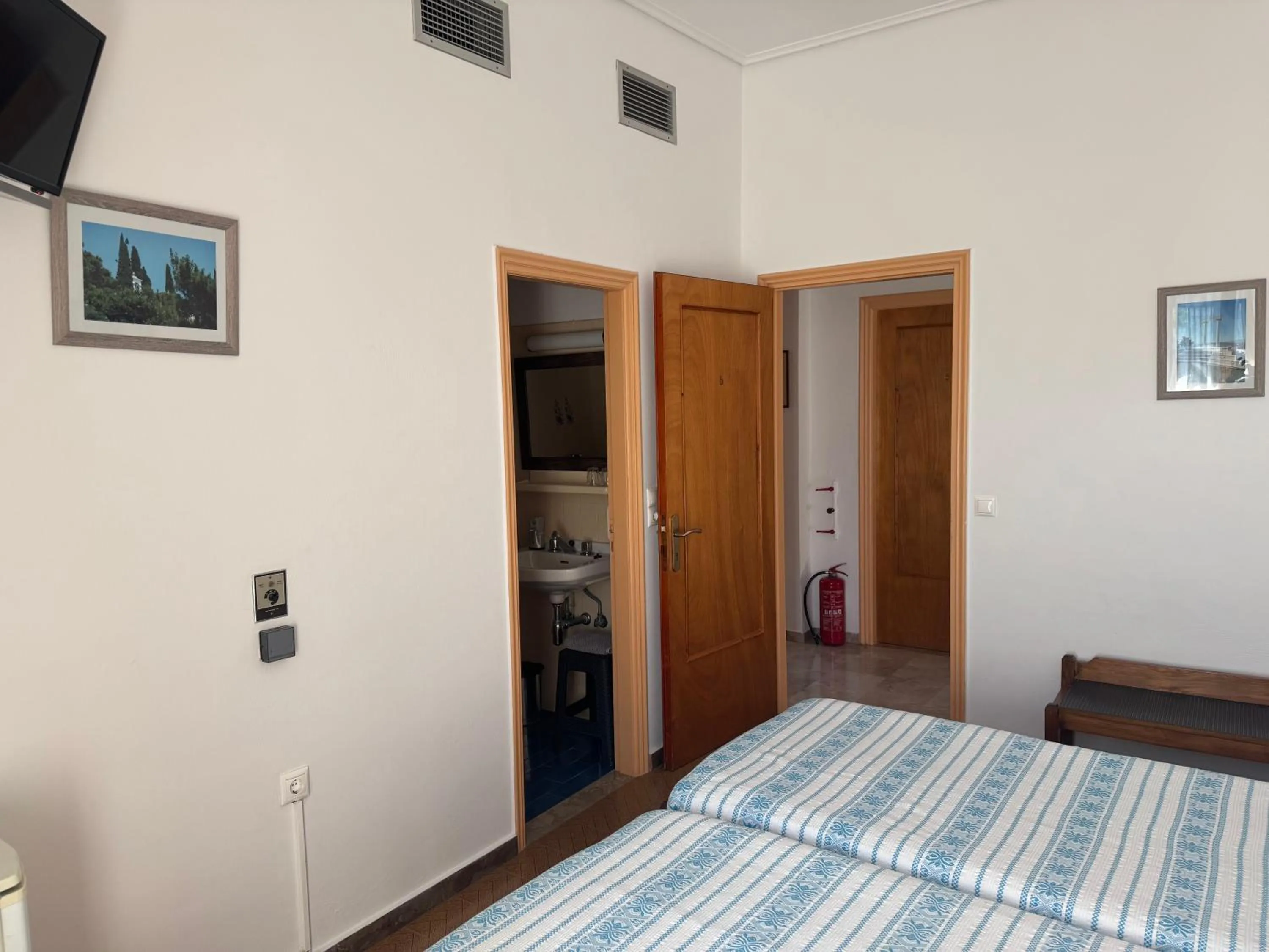 Photo of the whole room, Bed in Pythaïs Hotel