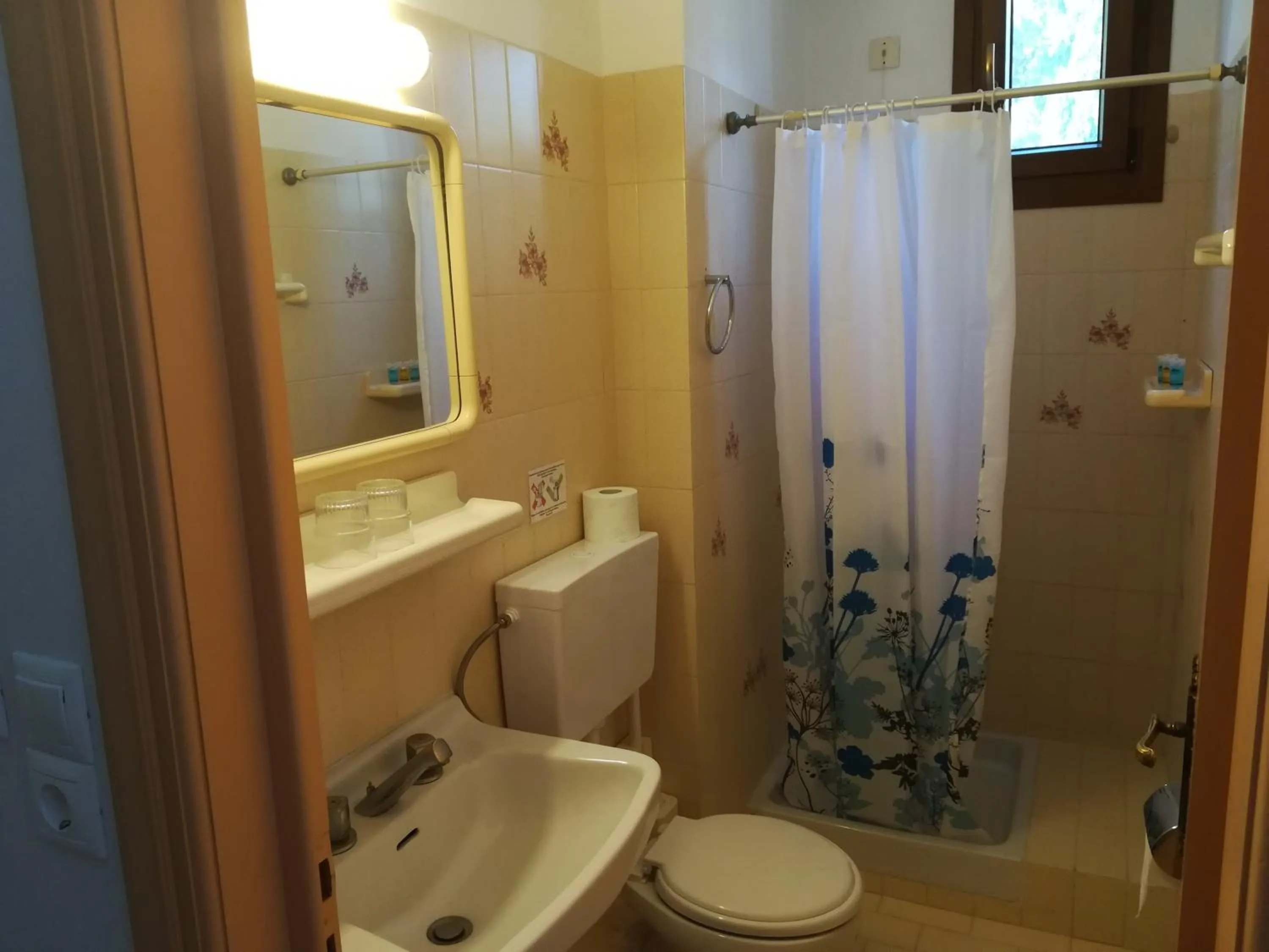 Twin Room with Balcony in Pythaïs Hotel