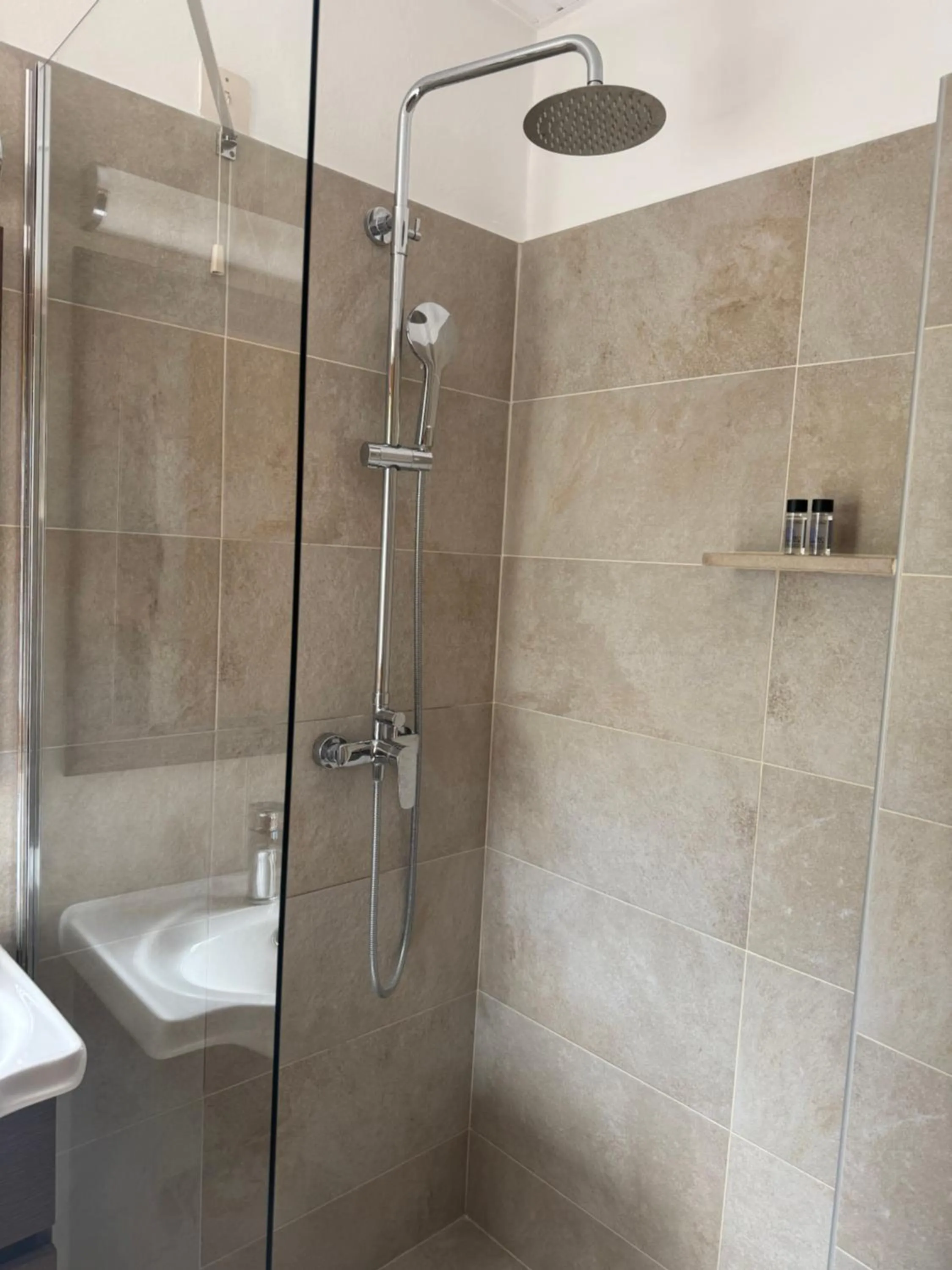 Bathroom in Pythaïs Hotel