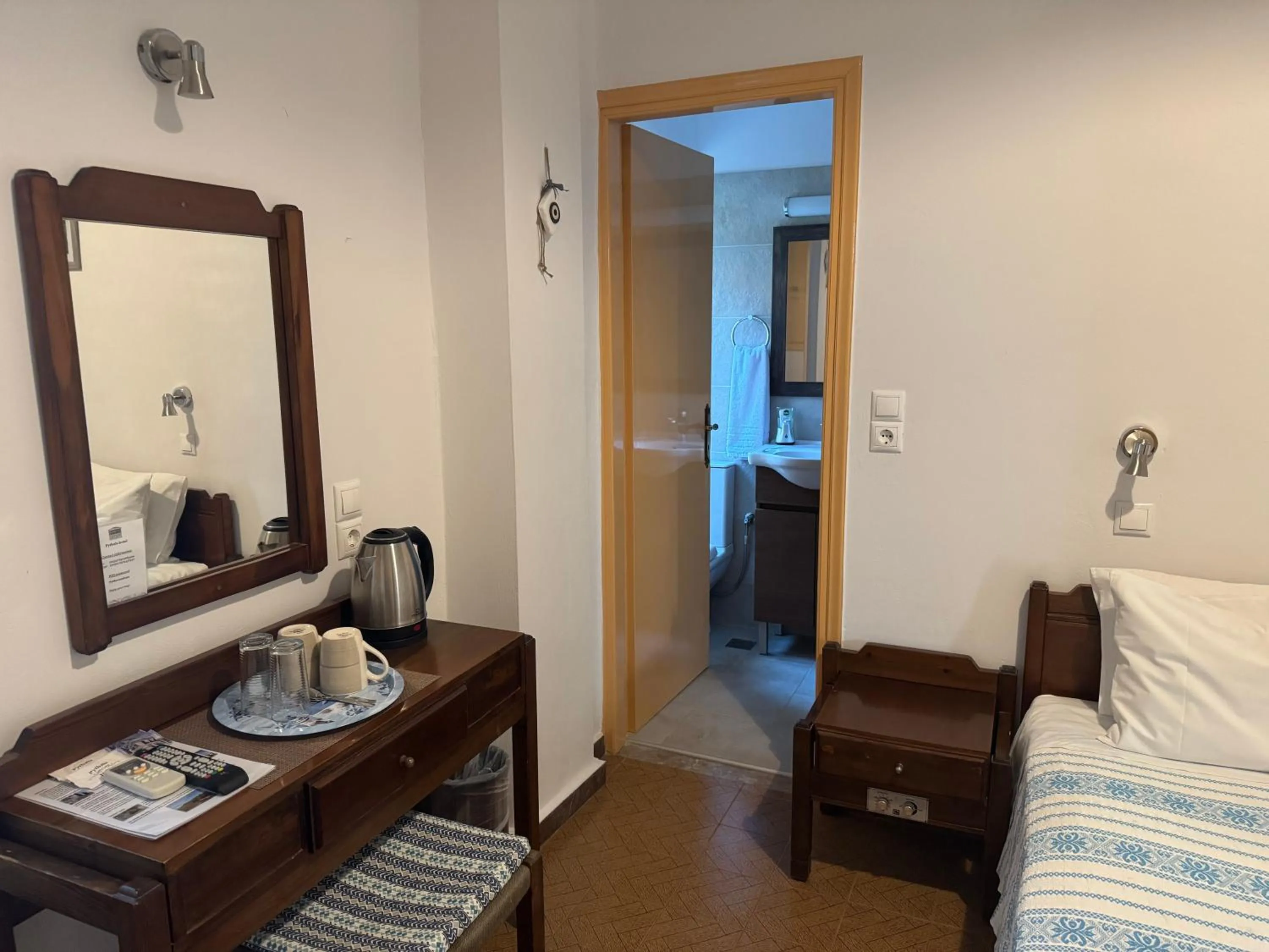 Bedroom, Bed in Pythaïs Hotel