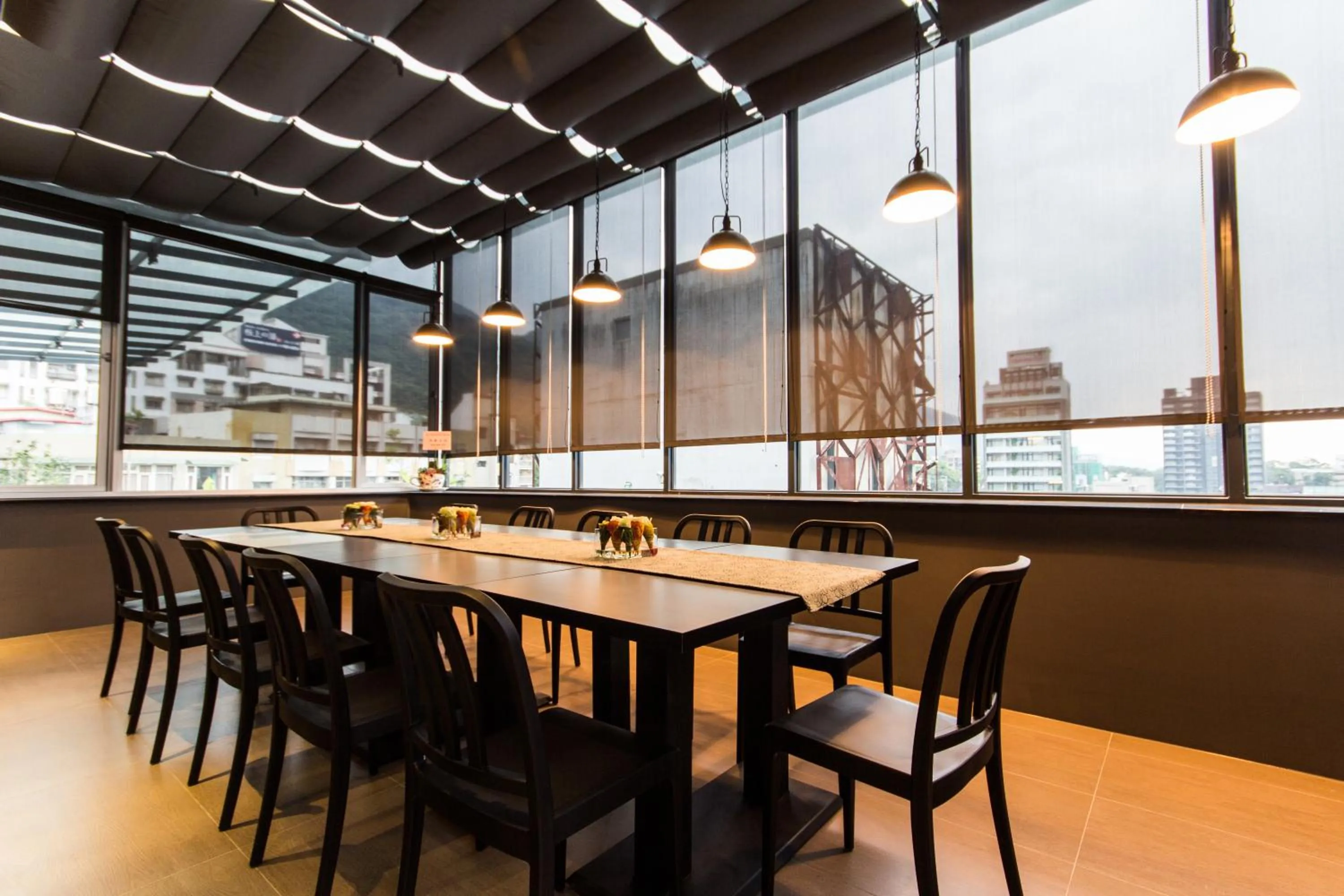 Restaurant/places to eat in No. 9 Hotel