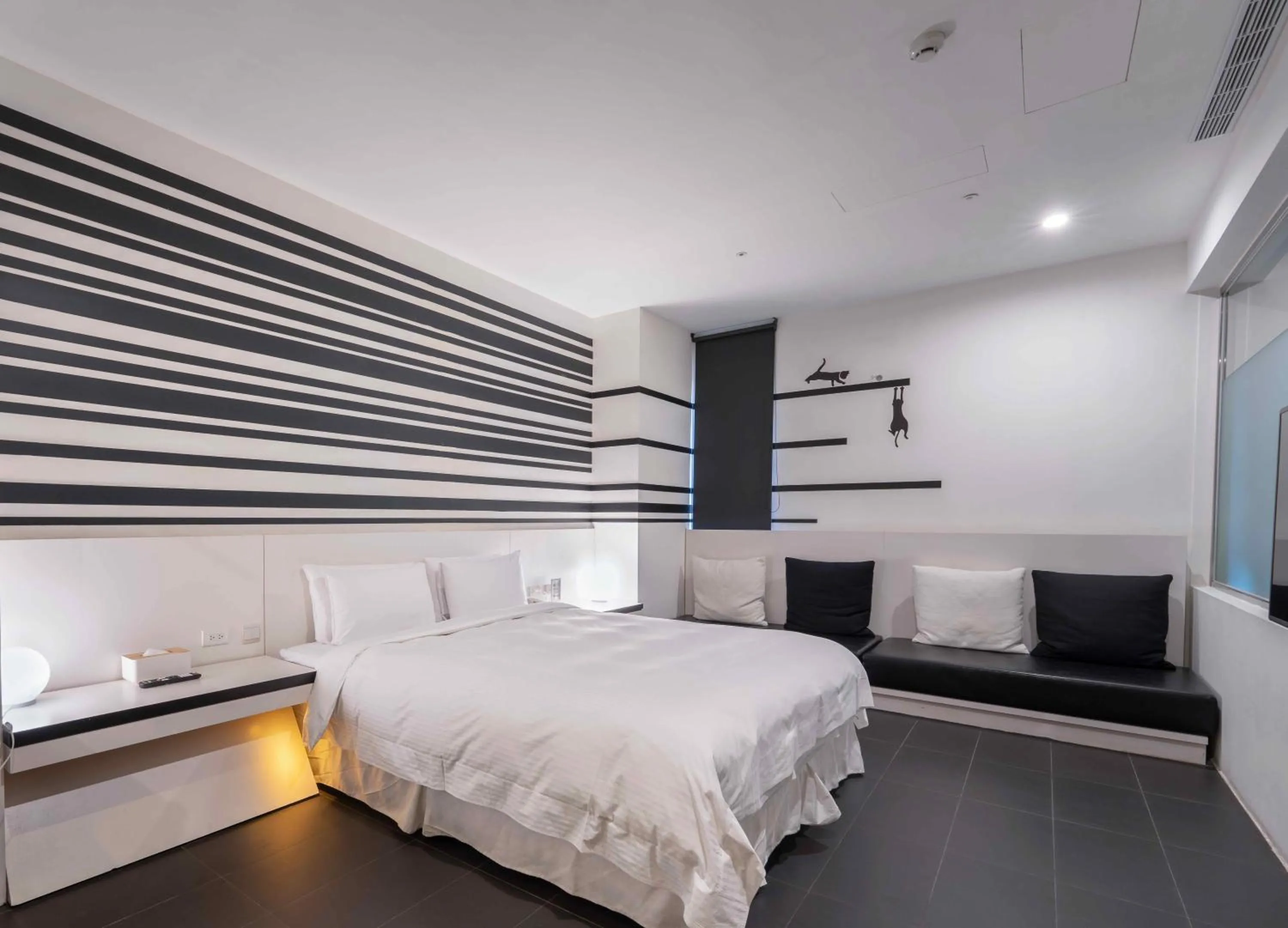 Photo of the whole room, Bed in No. 9 Hotel