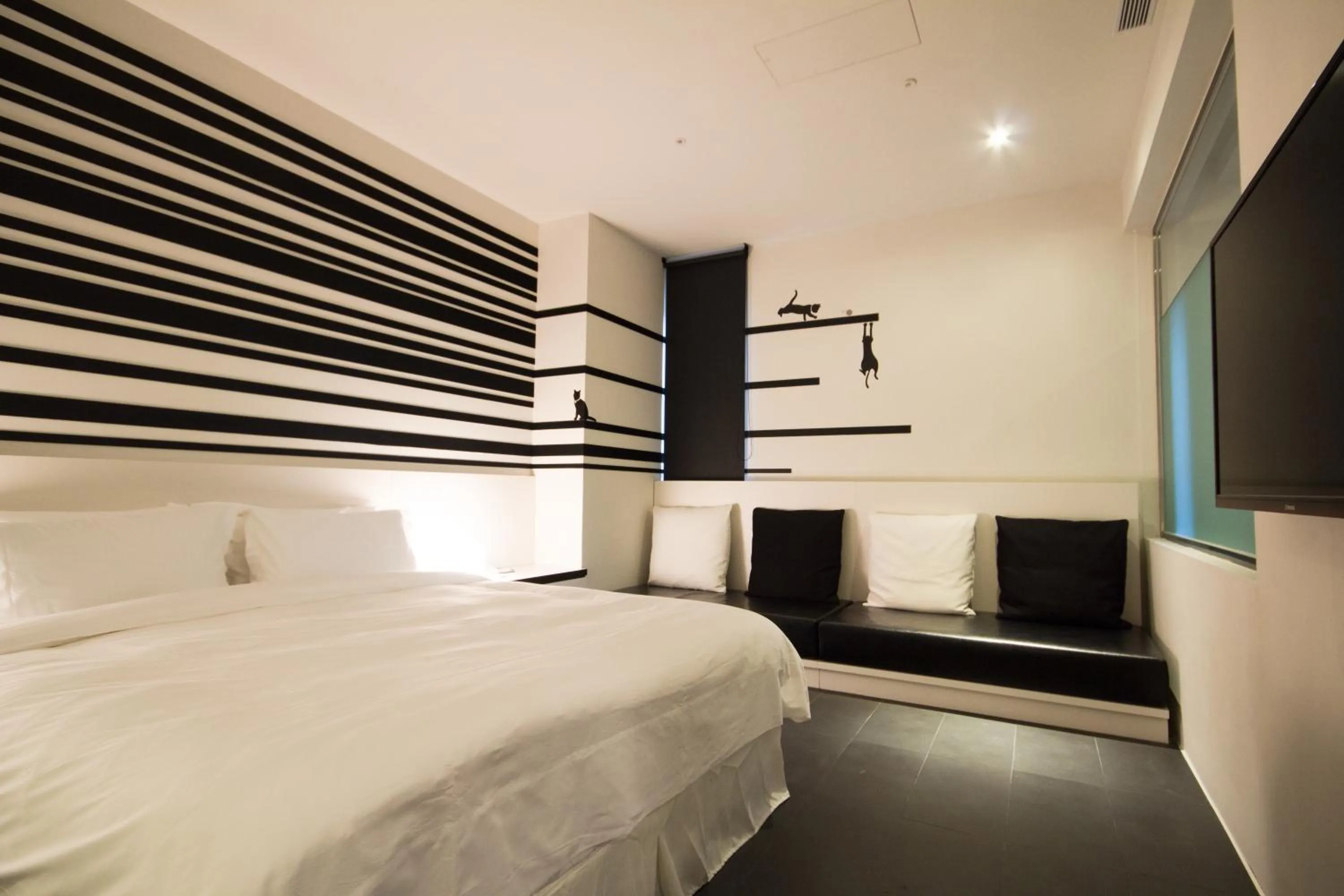 Photo of the whole room, Bed in No. 9 Hotel