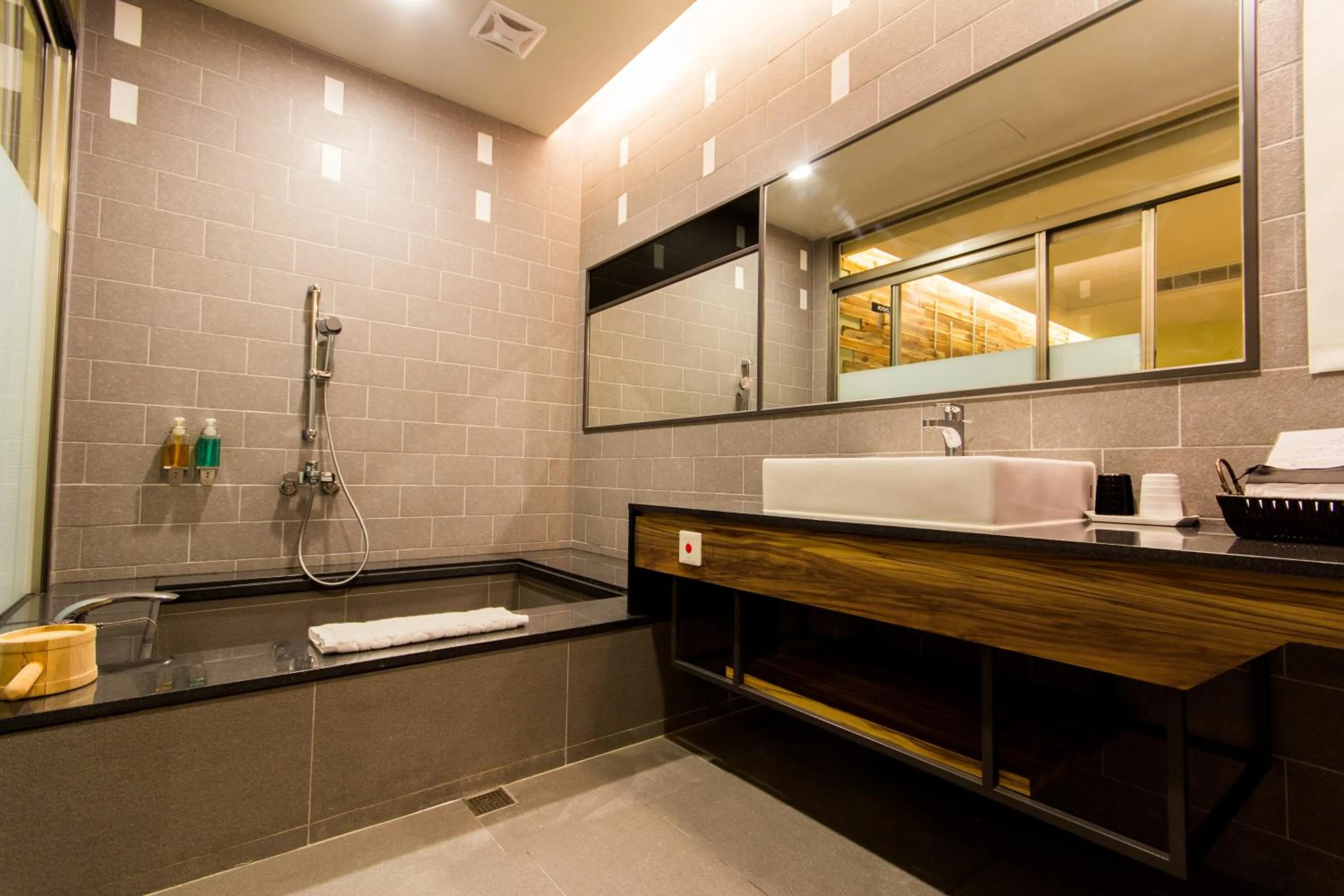 Bathroom in No. 9 Hotel