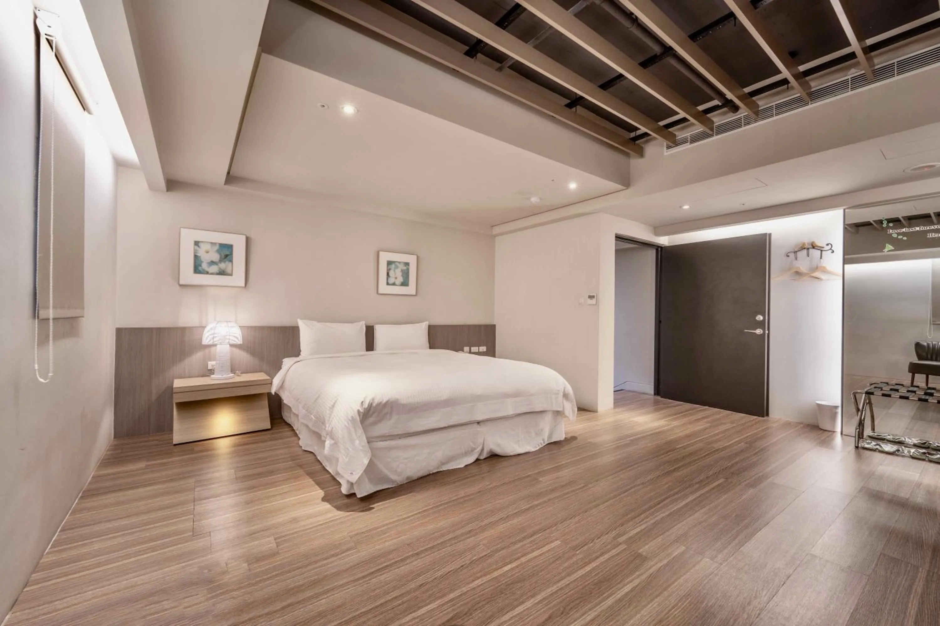 Photo of the whole room, Bed in No. 9 Hotel