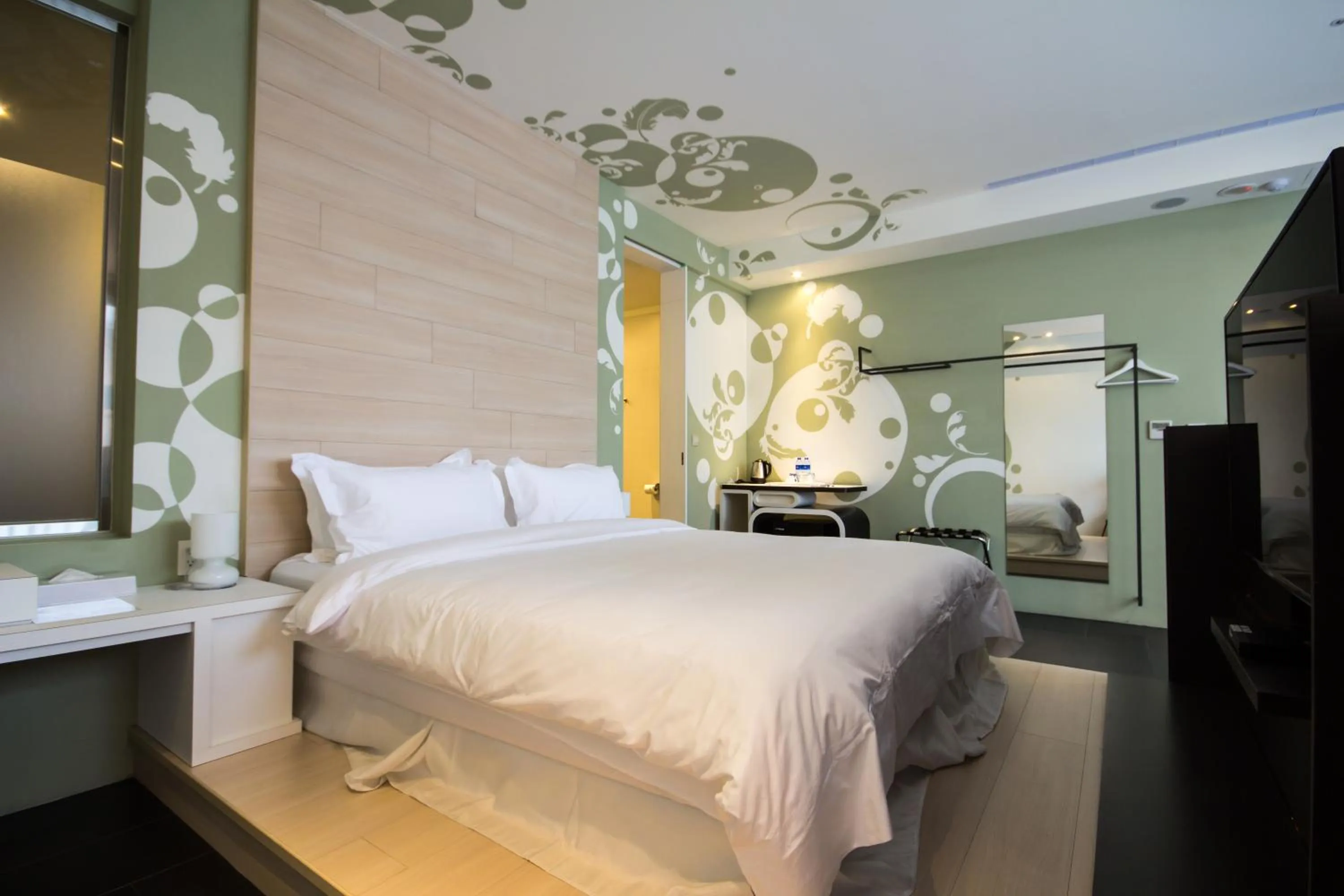 Photo of the whole room, Bed in No. 9 Hotel