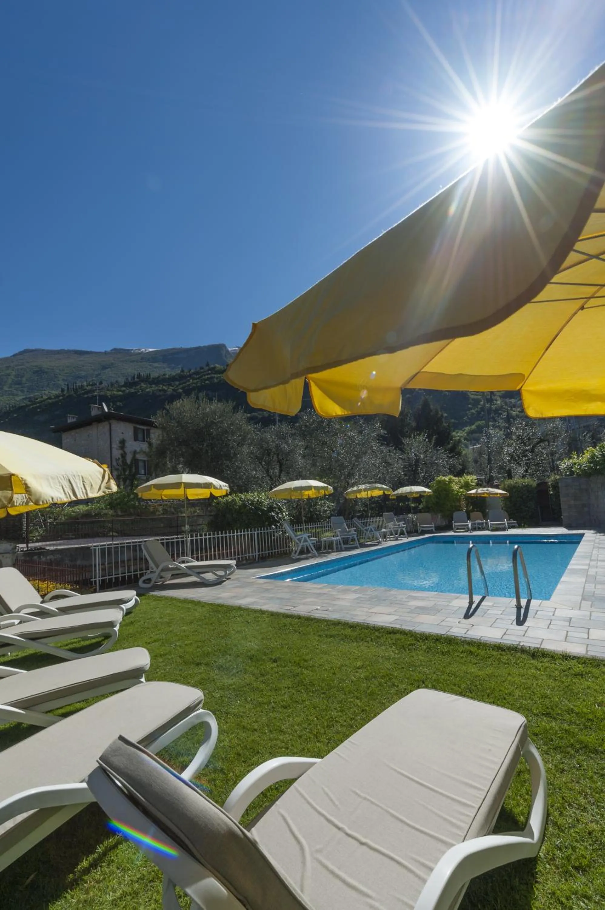 Swimming pool in Hotel Garni Ischia