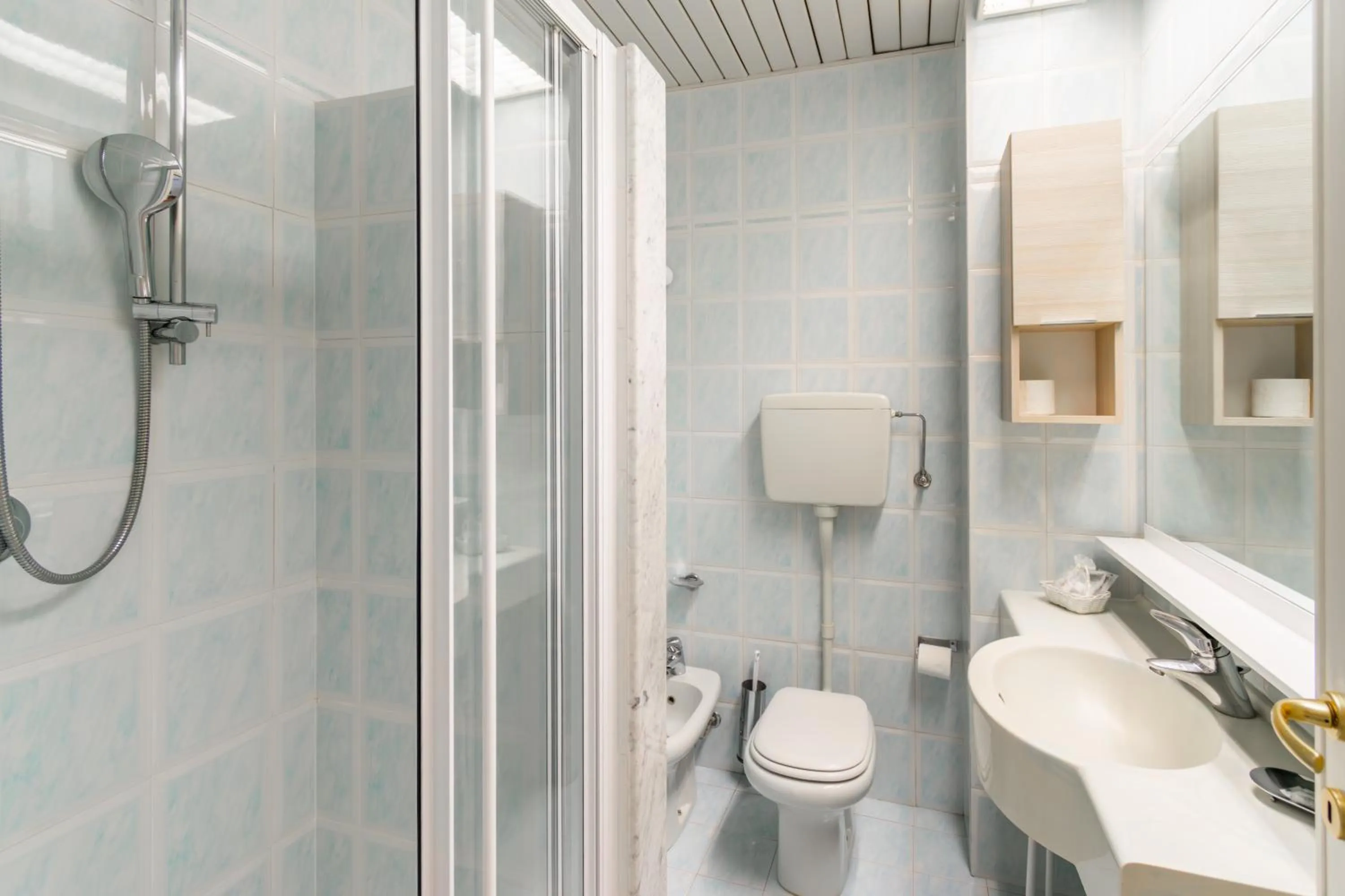 Bathroom in Hotel Losanna