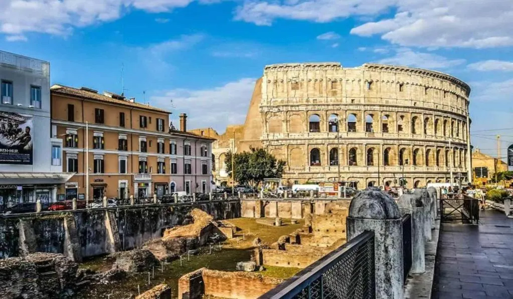 Property building in Royal Rooms