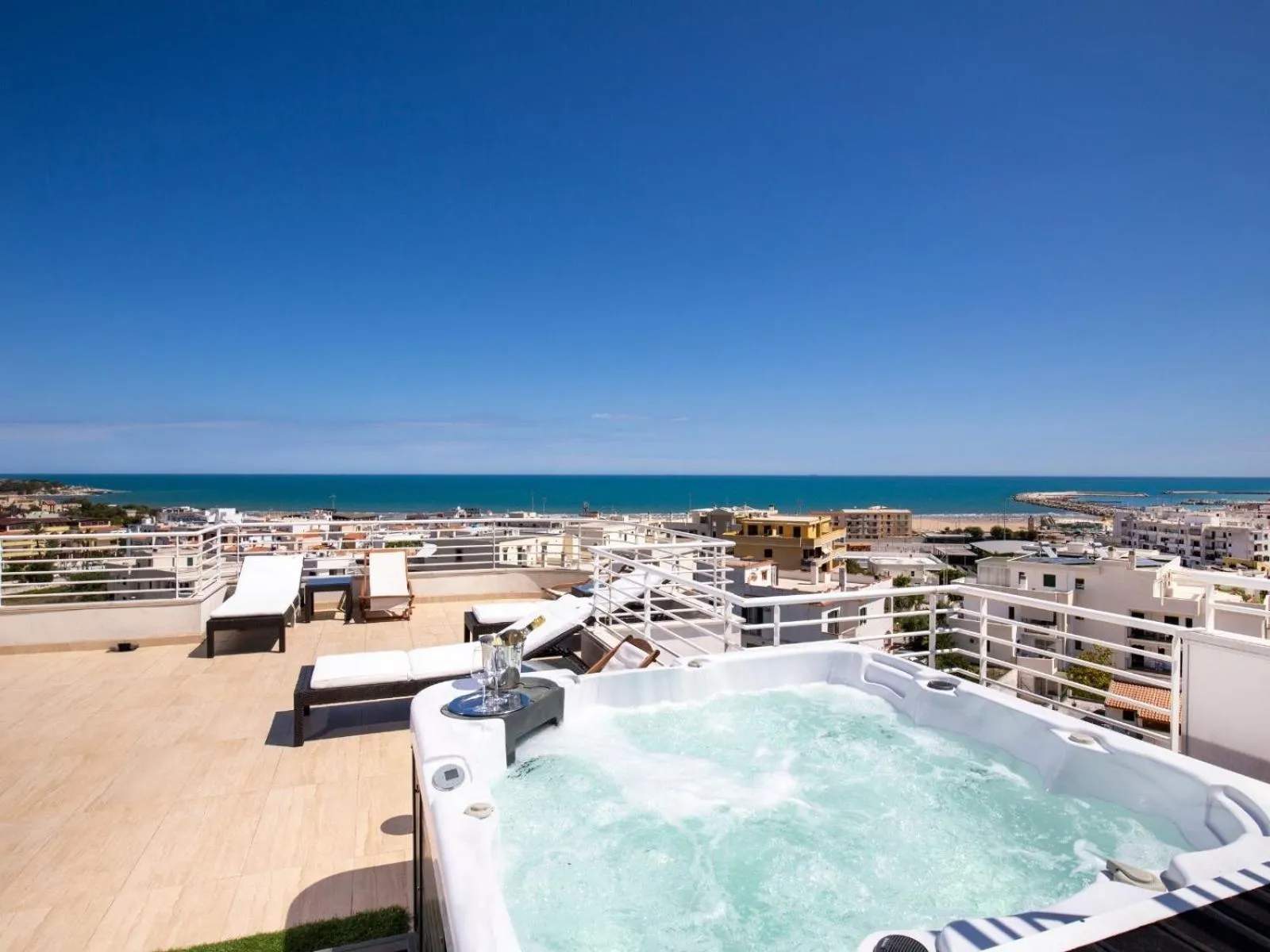 Hot Tub in Navicri B&B