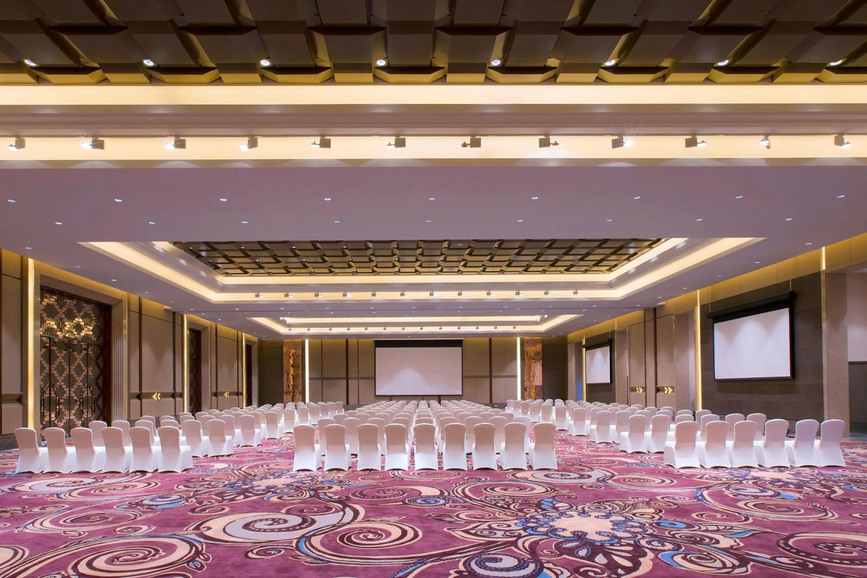 Meeting/conference room in Sheraton Grand Xishuangbanna Hotel