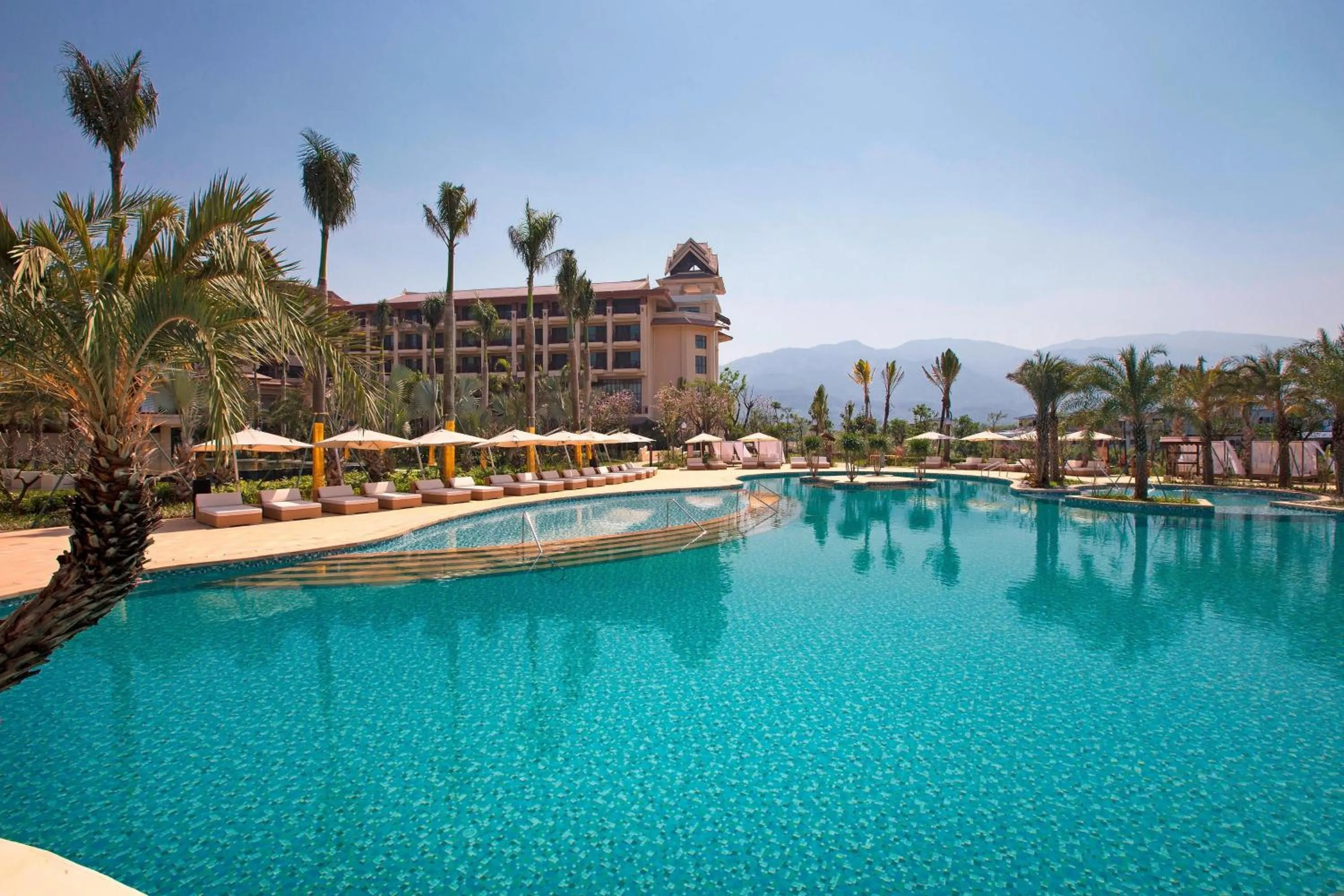 Swimming pool in Sheraton Grand Xishuangbanna Hotel