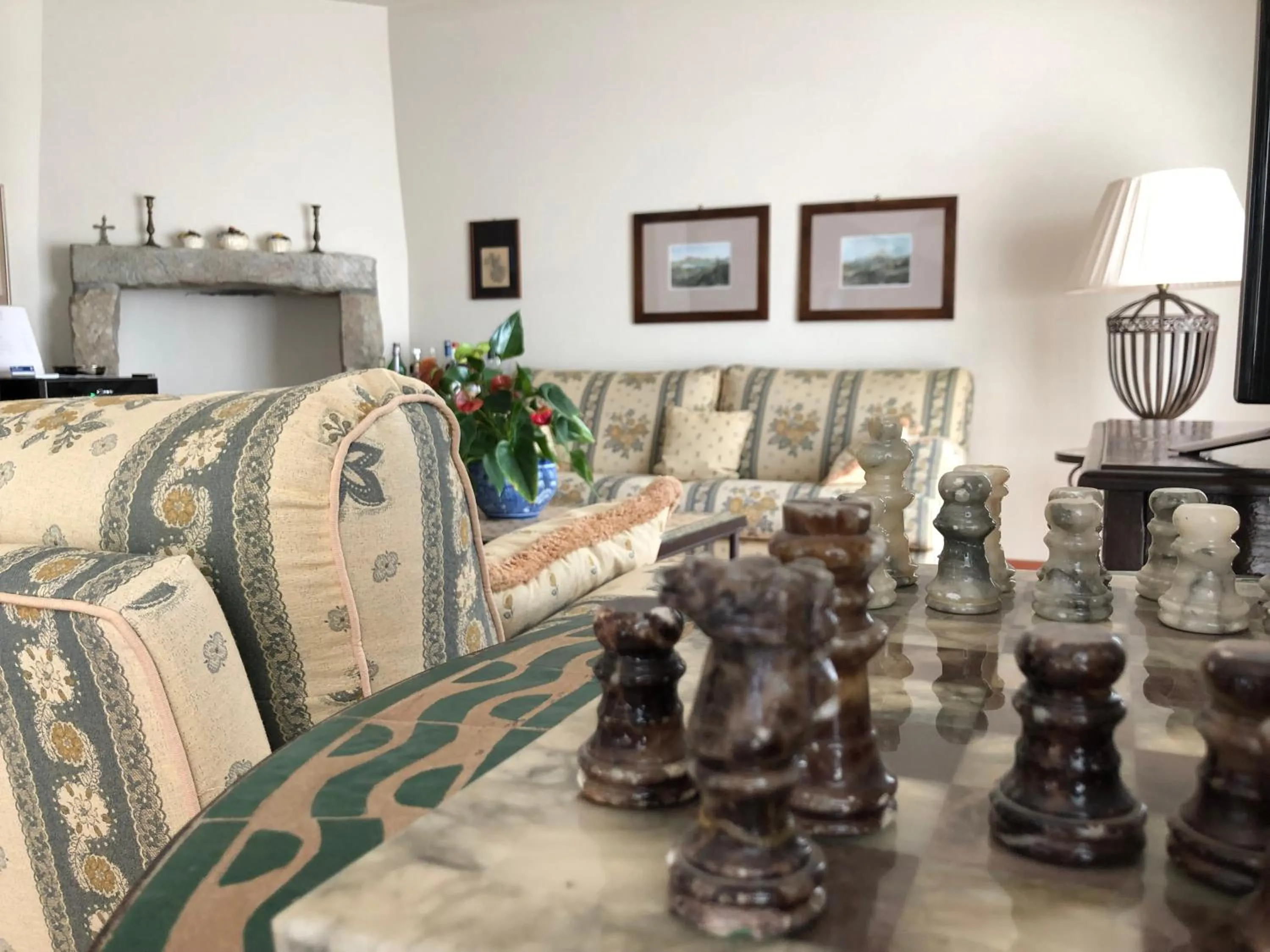 Communal lounge/ TV room in Agriturismo La Casa in Collina