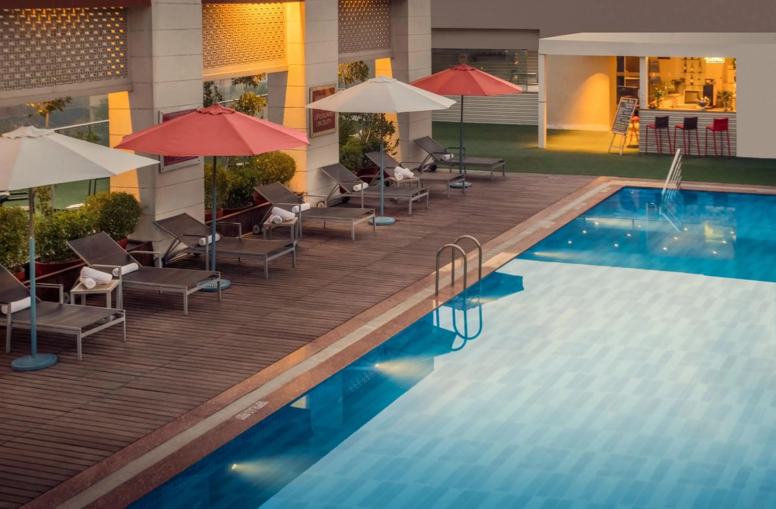 Swimming pool in Radisson Hotel Agra