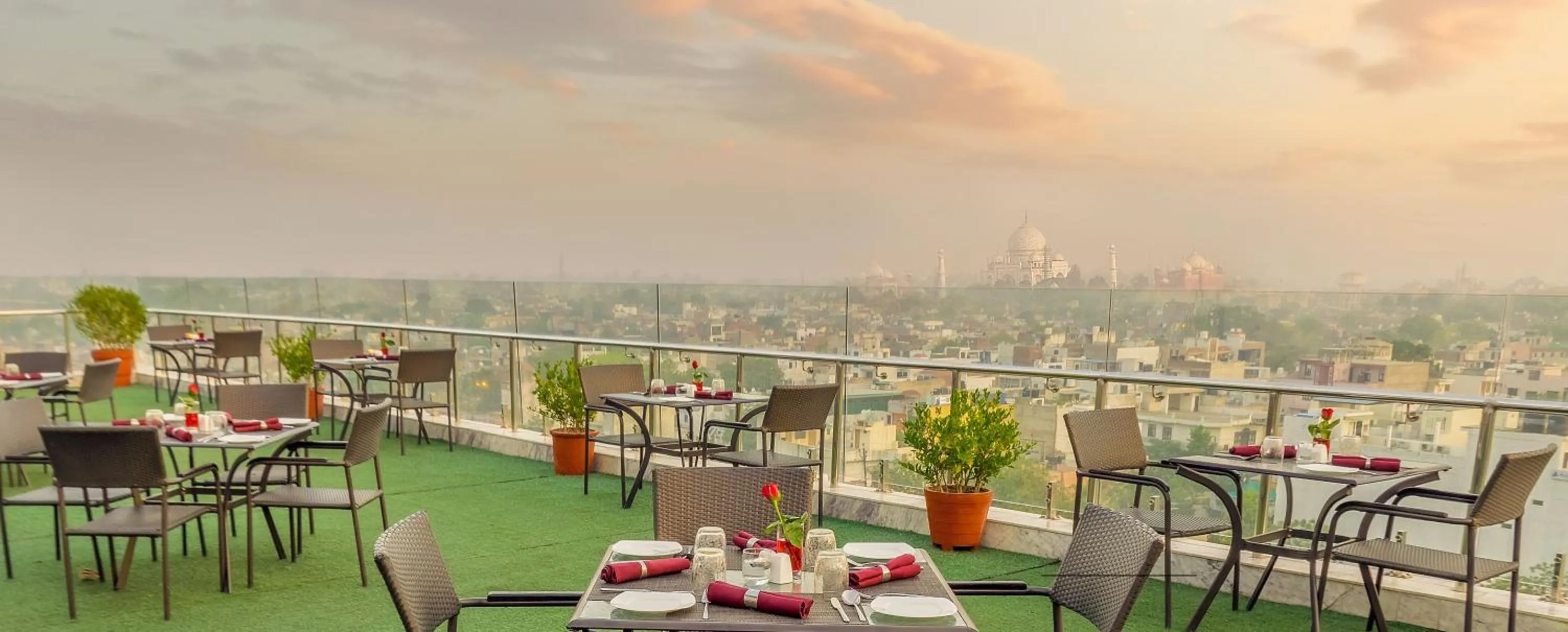 Restaurant/places to eat in Radisson Hotel Agra