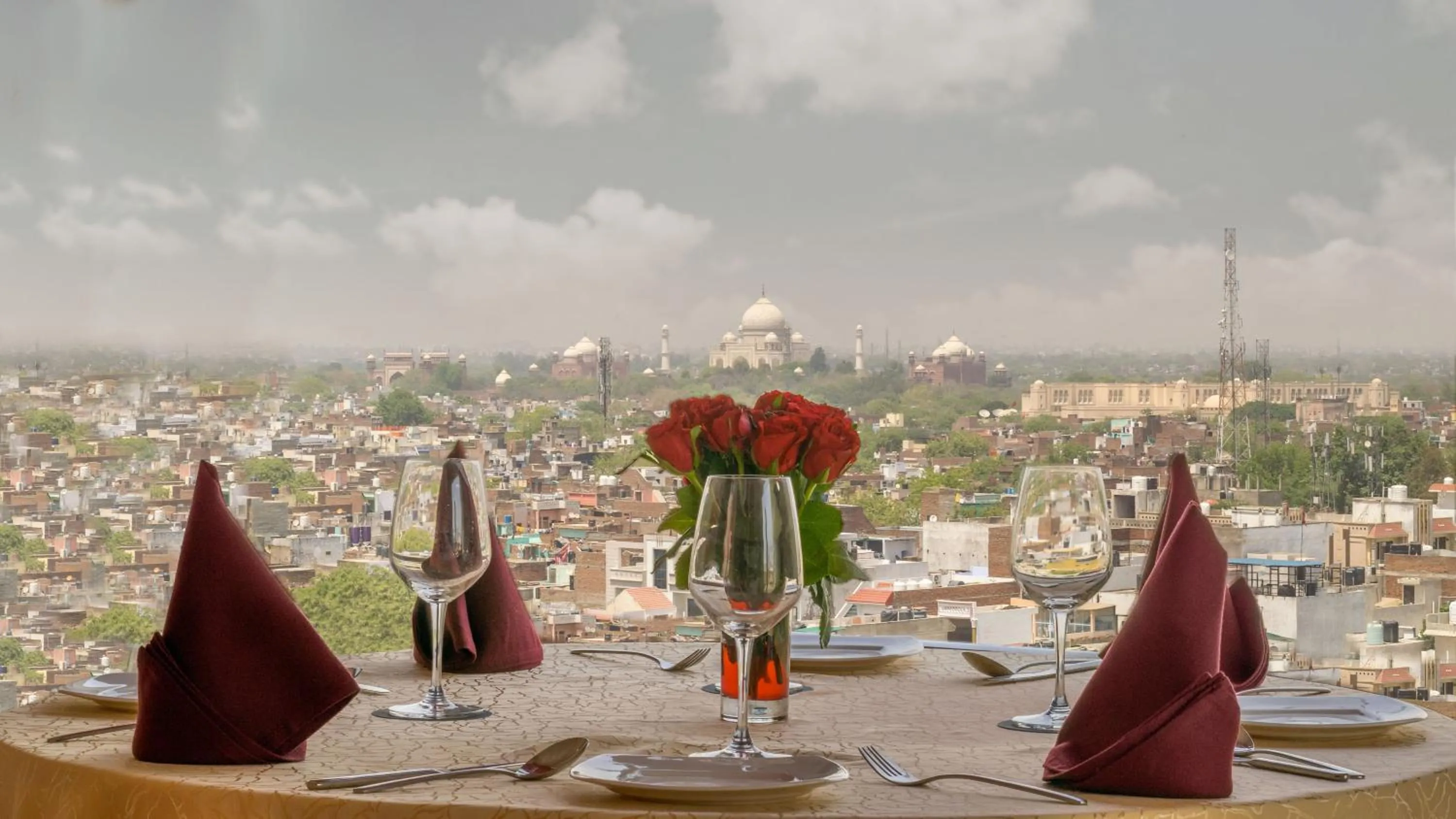Restaurant/places to eat in Radisson Hotel Agra
