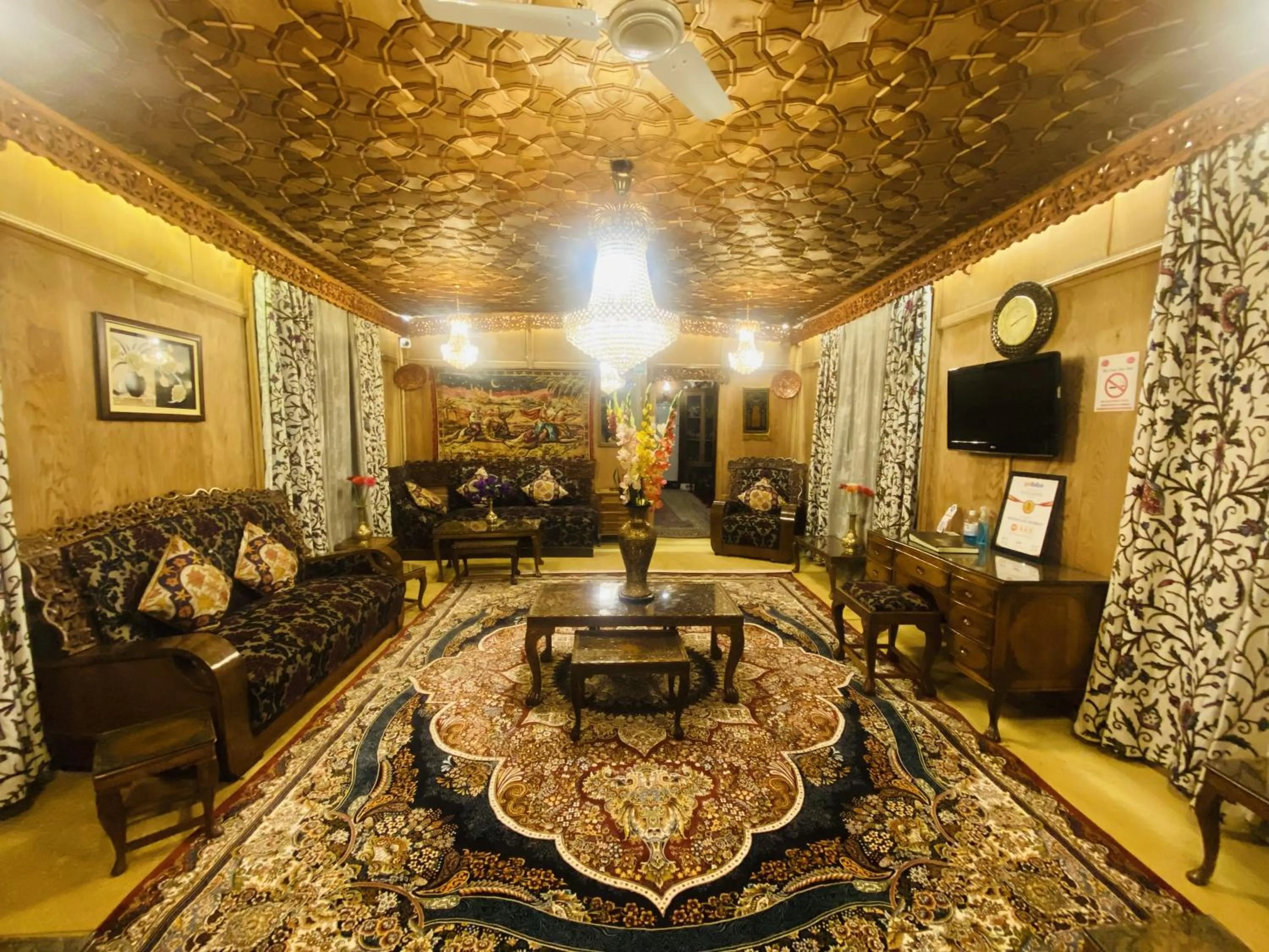 TV and multimedia in The Heritage Group Of Houseboats