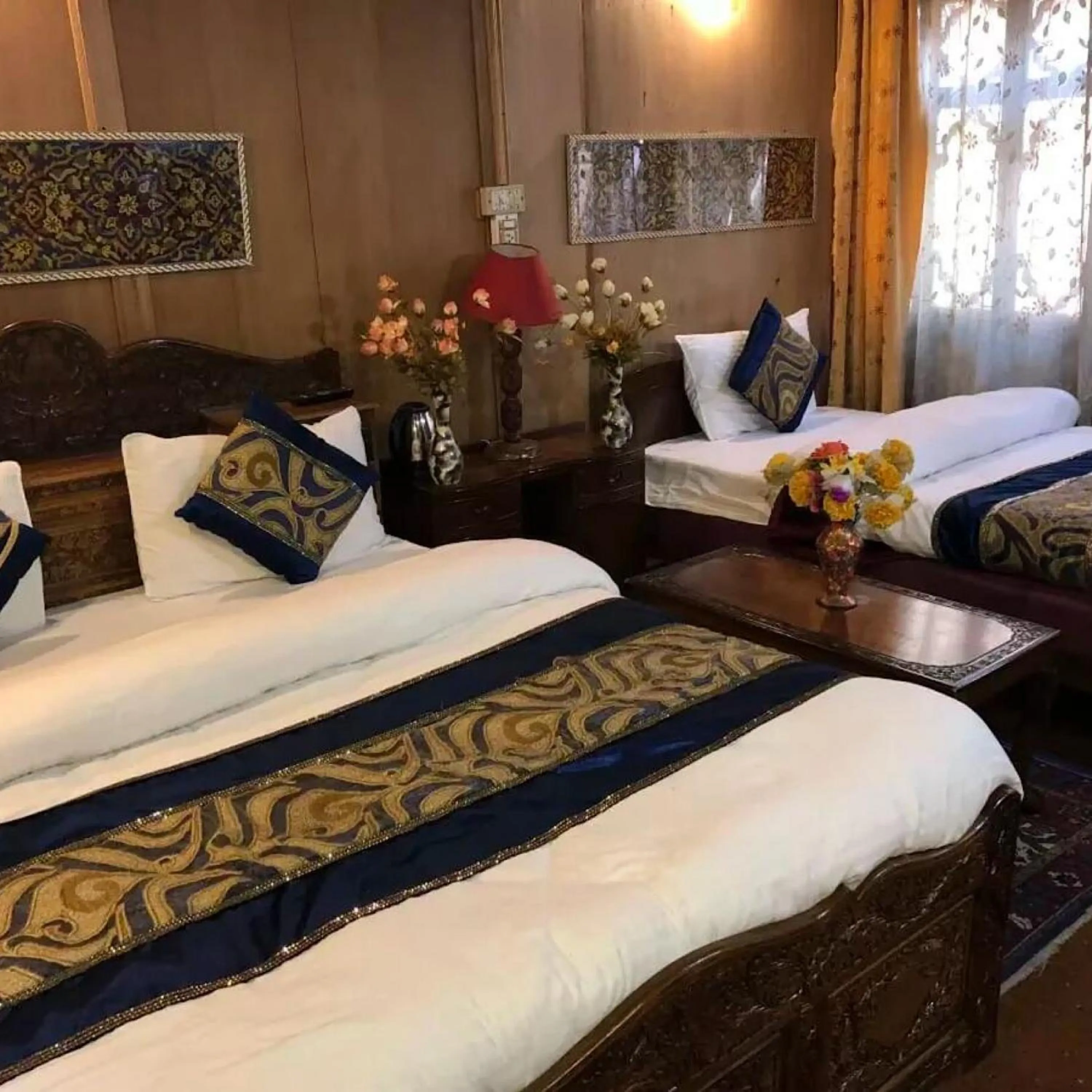 Bed in The Heritage Group Of Houseboats