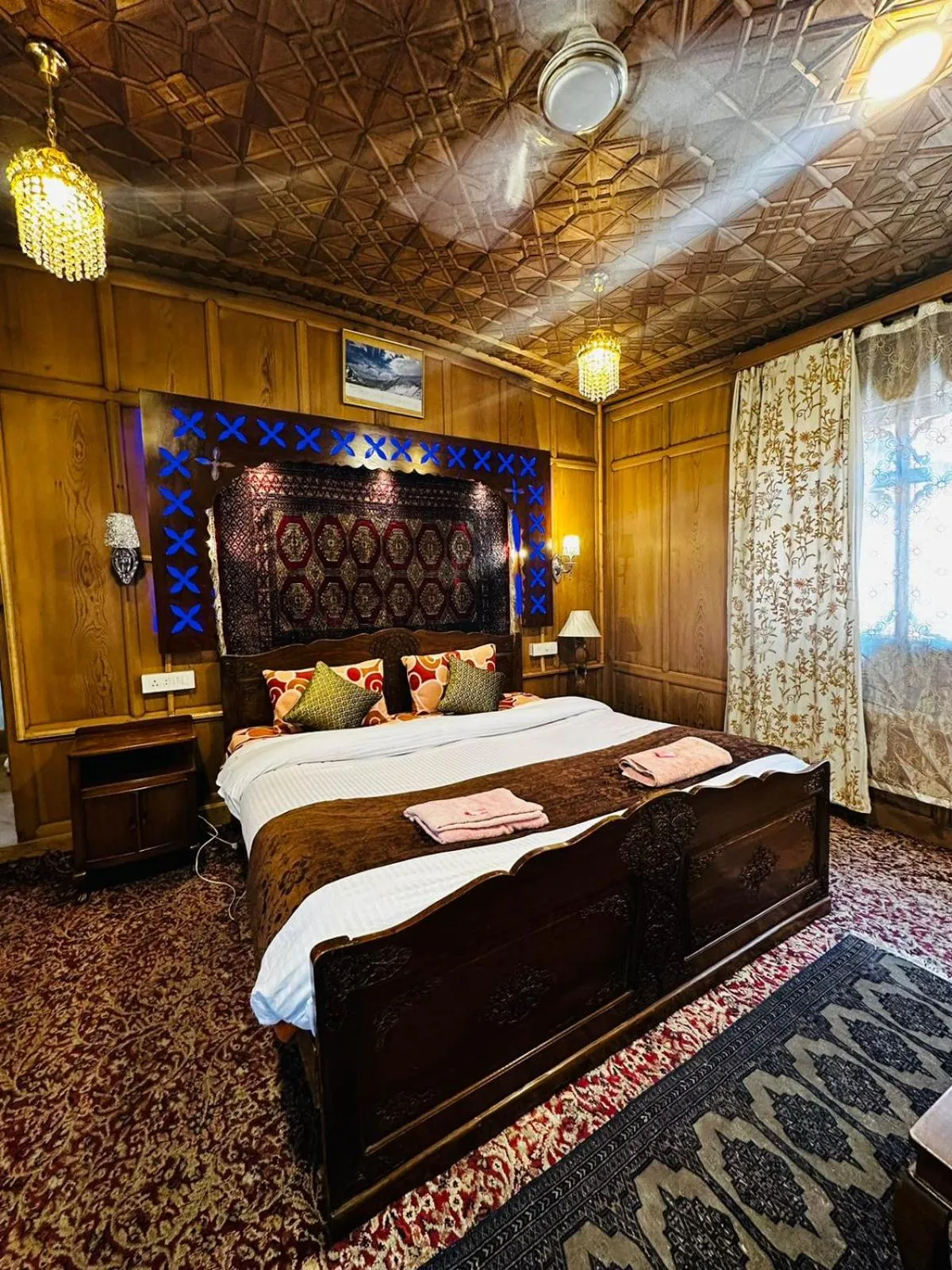 Bed in The Heritage Group Of Houseboats