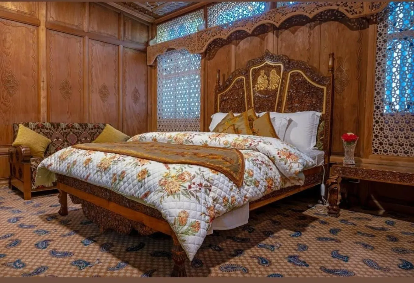 Bed in The Heritage Group Of Houseboats