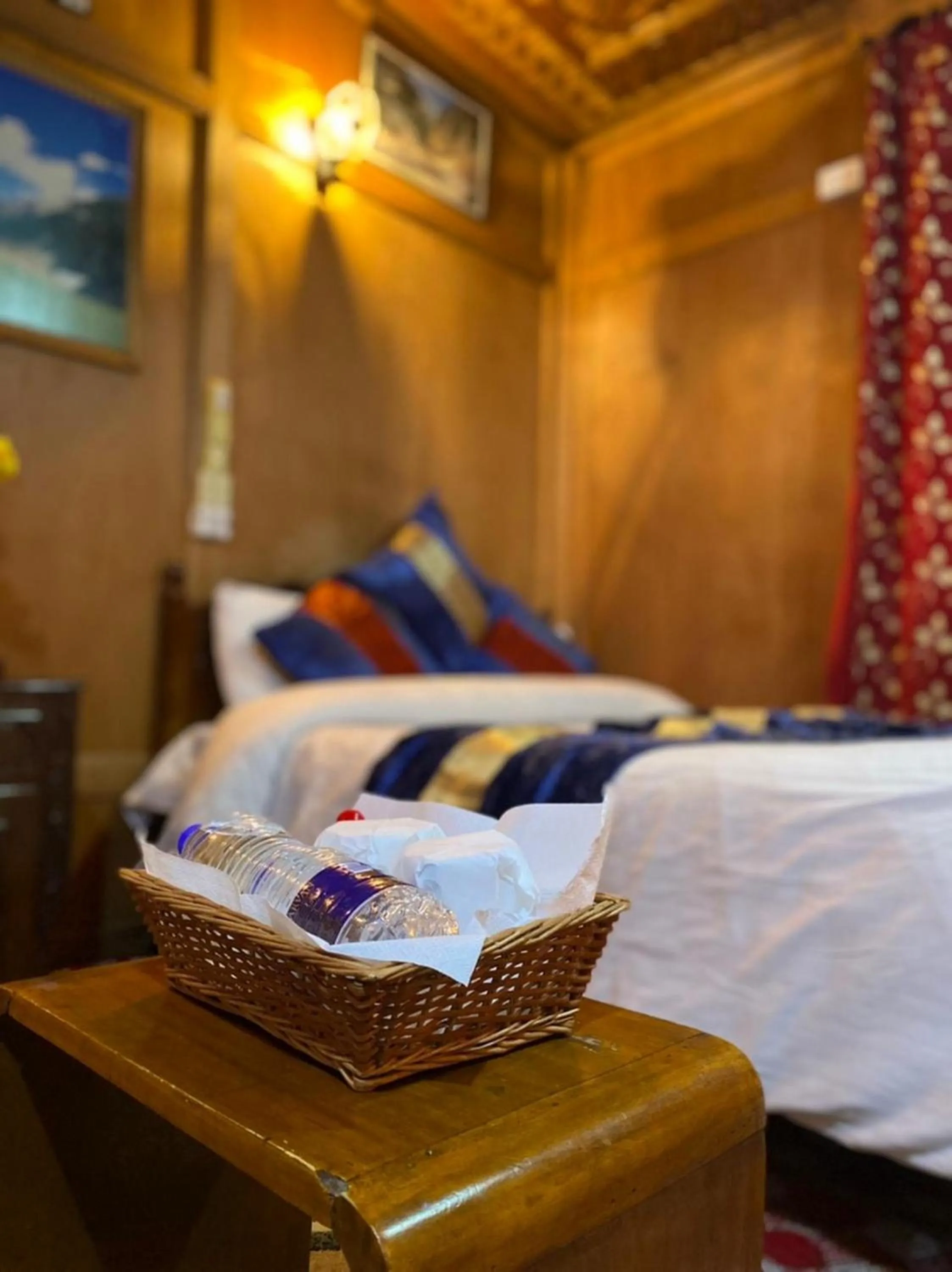 Bed in The Heritage Group Of Houseboats