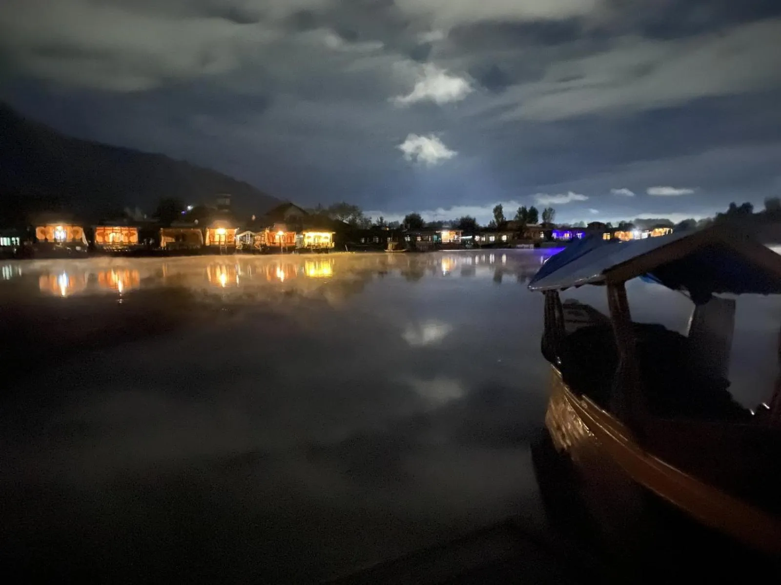 Night in The Heritage Group Of Houseboats