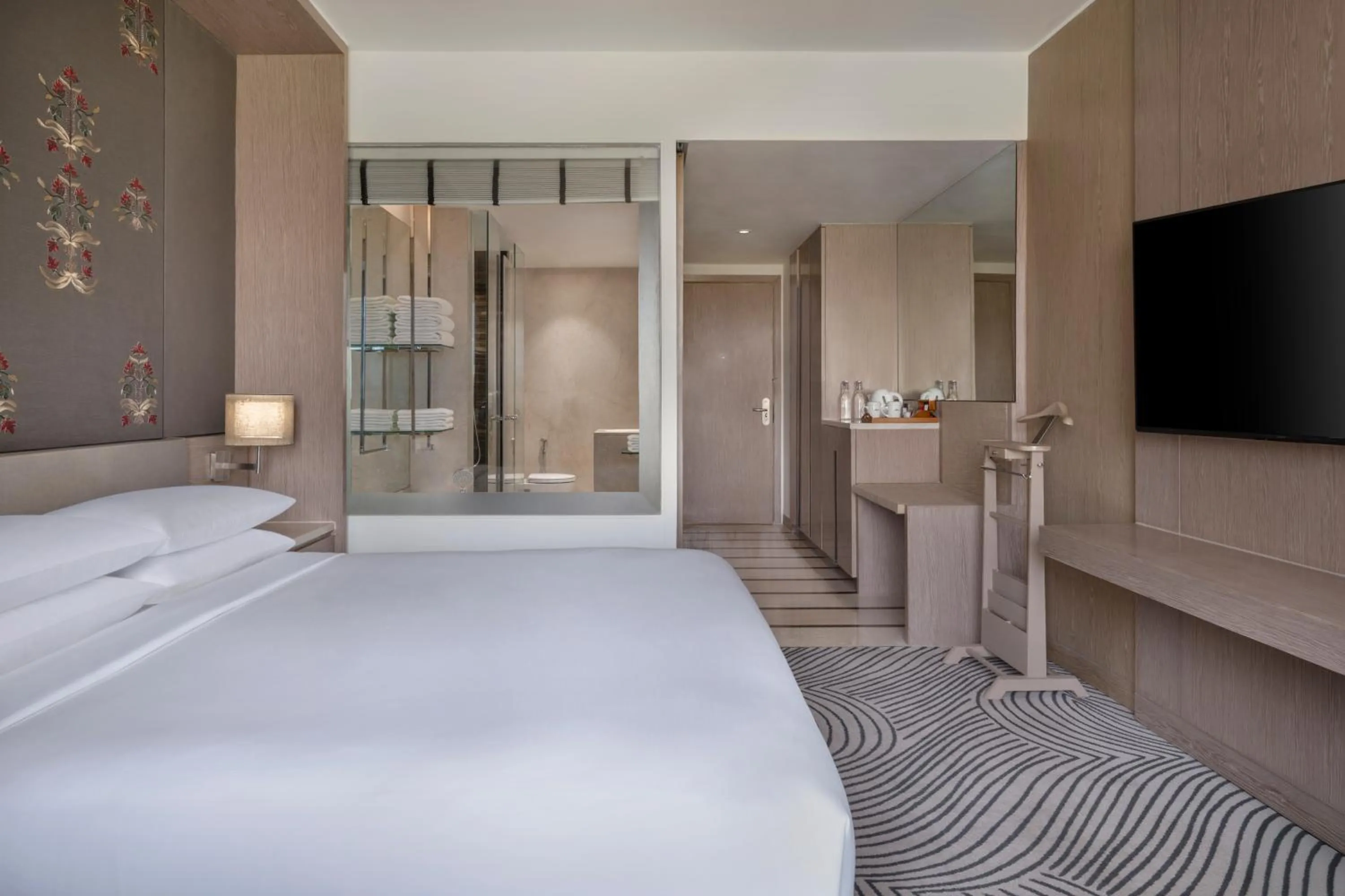 Bed in Sheraton New Delhi Hotel